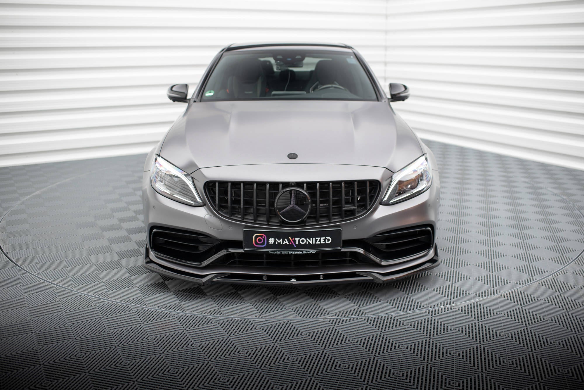 Maxton Design Street+ Spoilerlippe Front Ansatz V.2 passend für Mercedes-AMG C63 Limousine / Kombi W205 Facelift schwarz Hochglanz