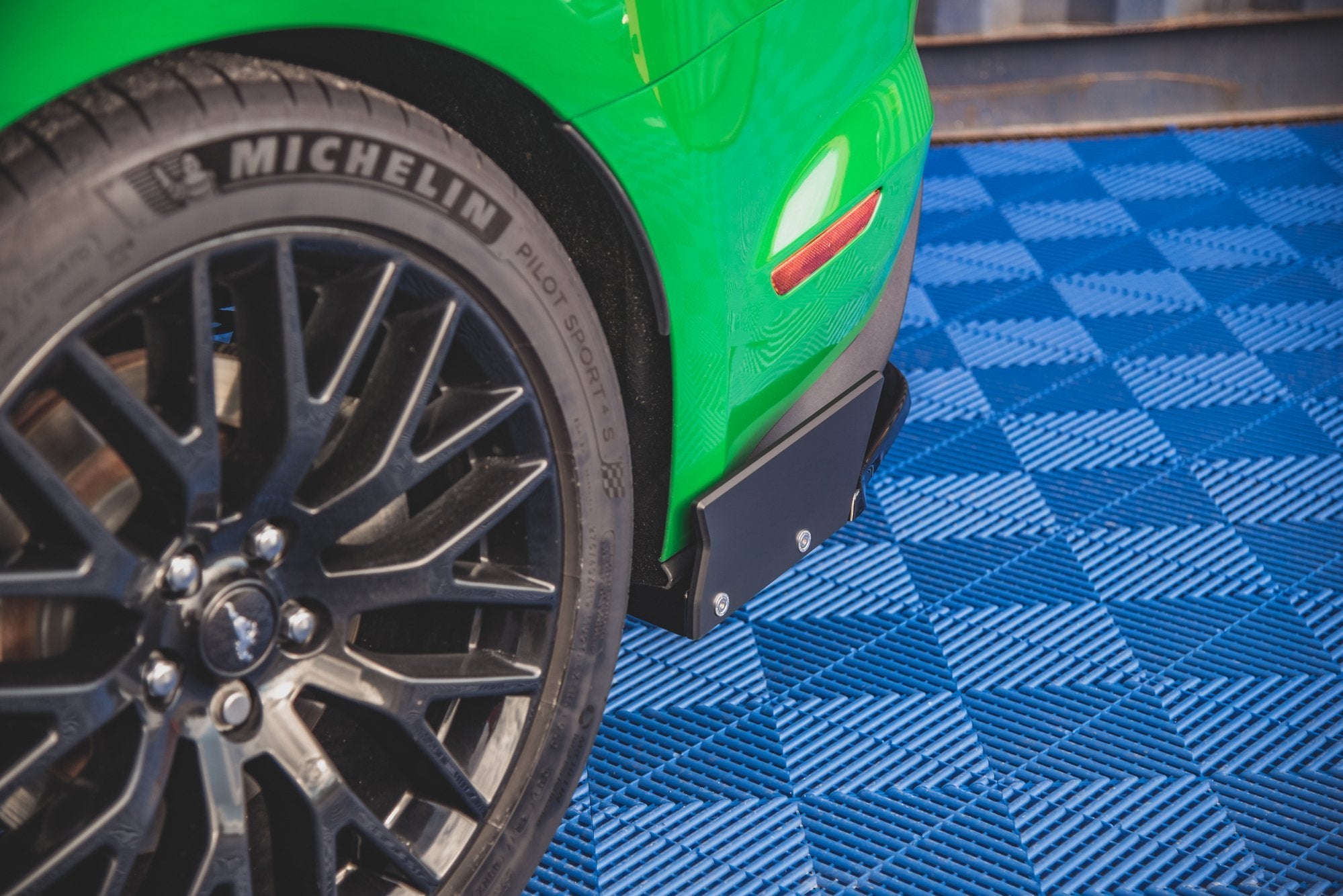 Maxton Design Heck Ansatz Flaps Diffusor V.1 + Flaps passend für Ford Mustang GT Mk6 Facelift