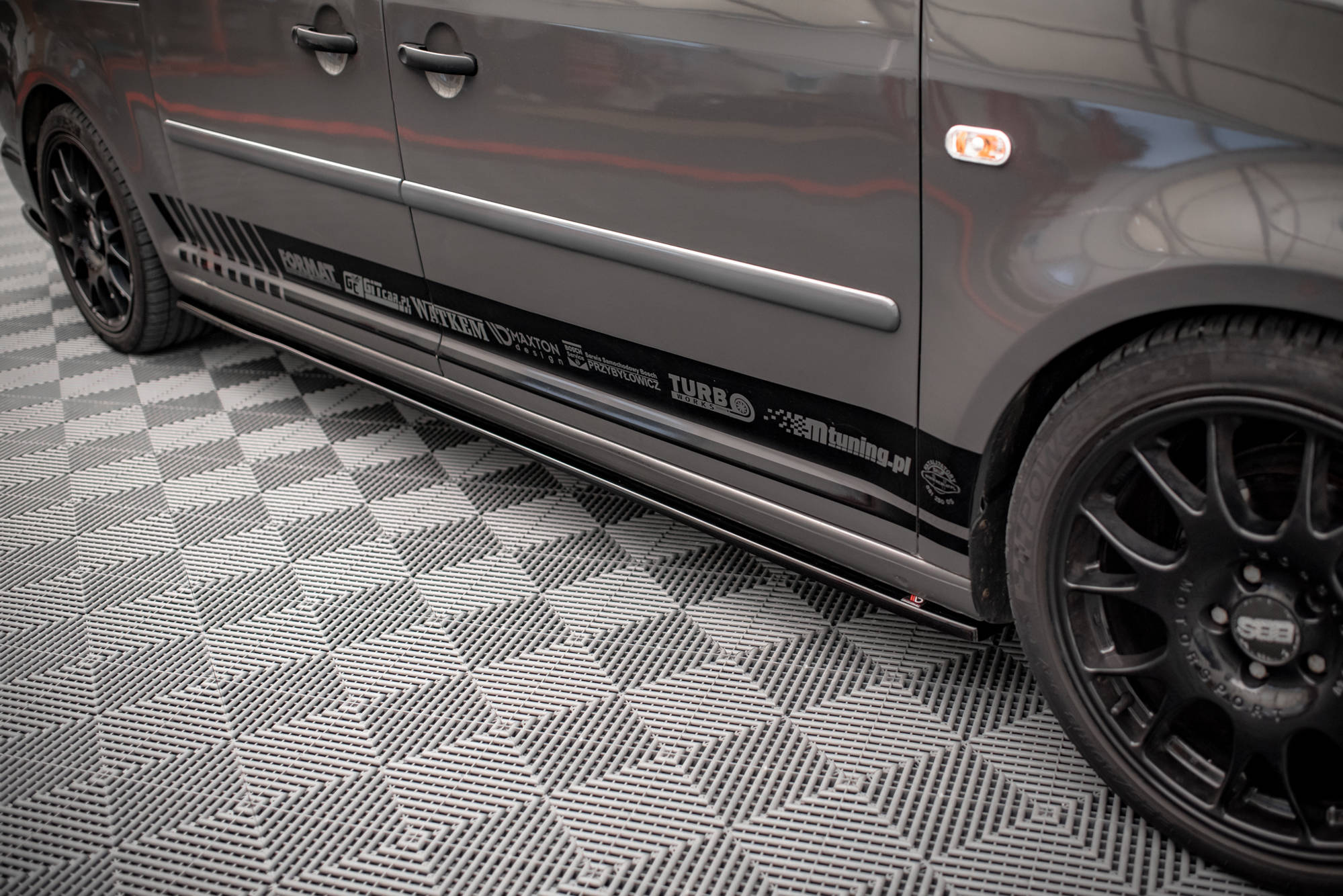 Maxton Design Street+ Seitenschweller Leisten passend für VW Caddy Long Mk3 Facelift schwarz Hochglanz