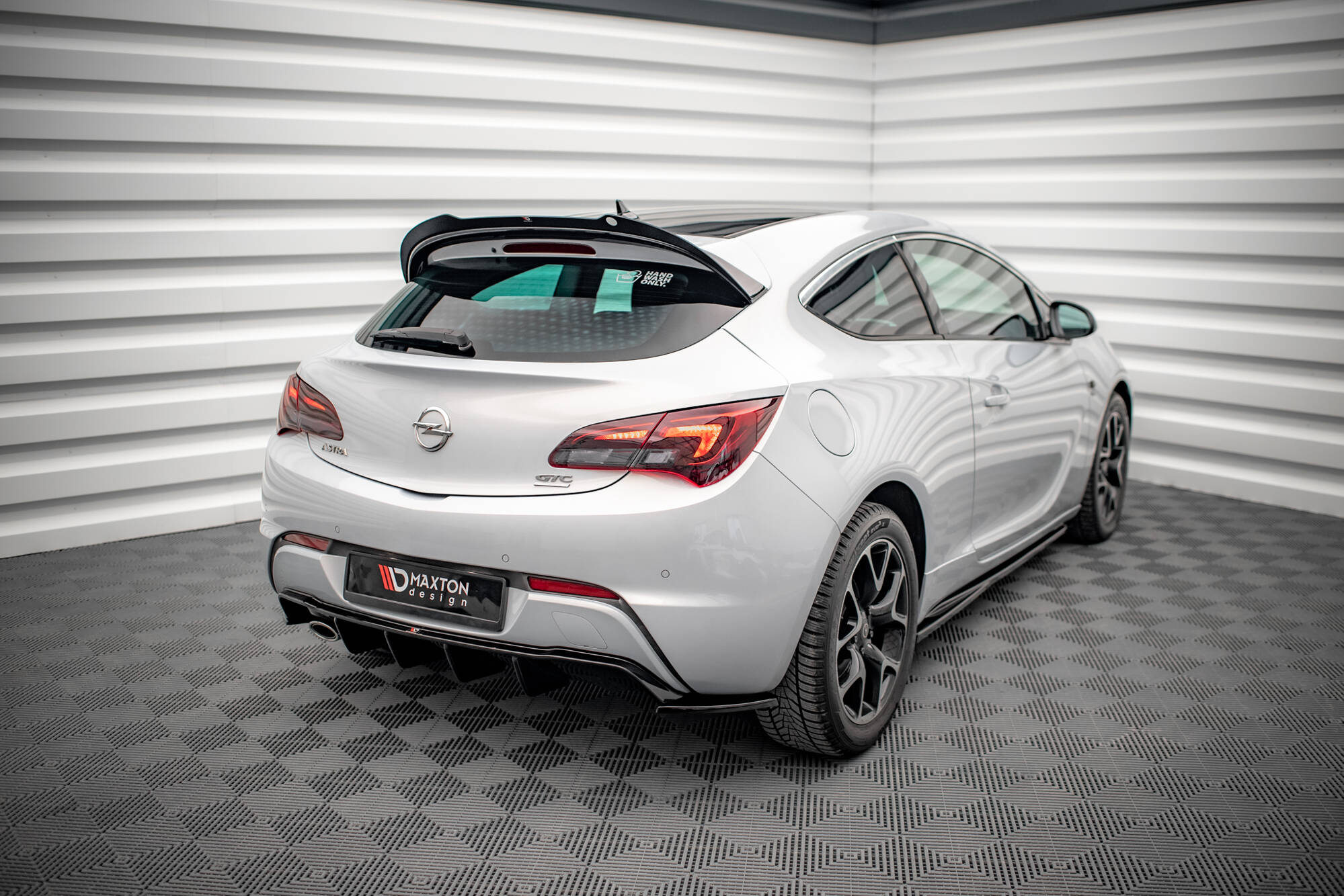 Maxton Design Heck Ansatz Flaps Diffusor V.2 passend für Opel Astra GTC OPC-Line J schwarz Hochglanz