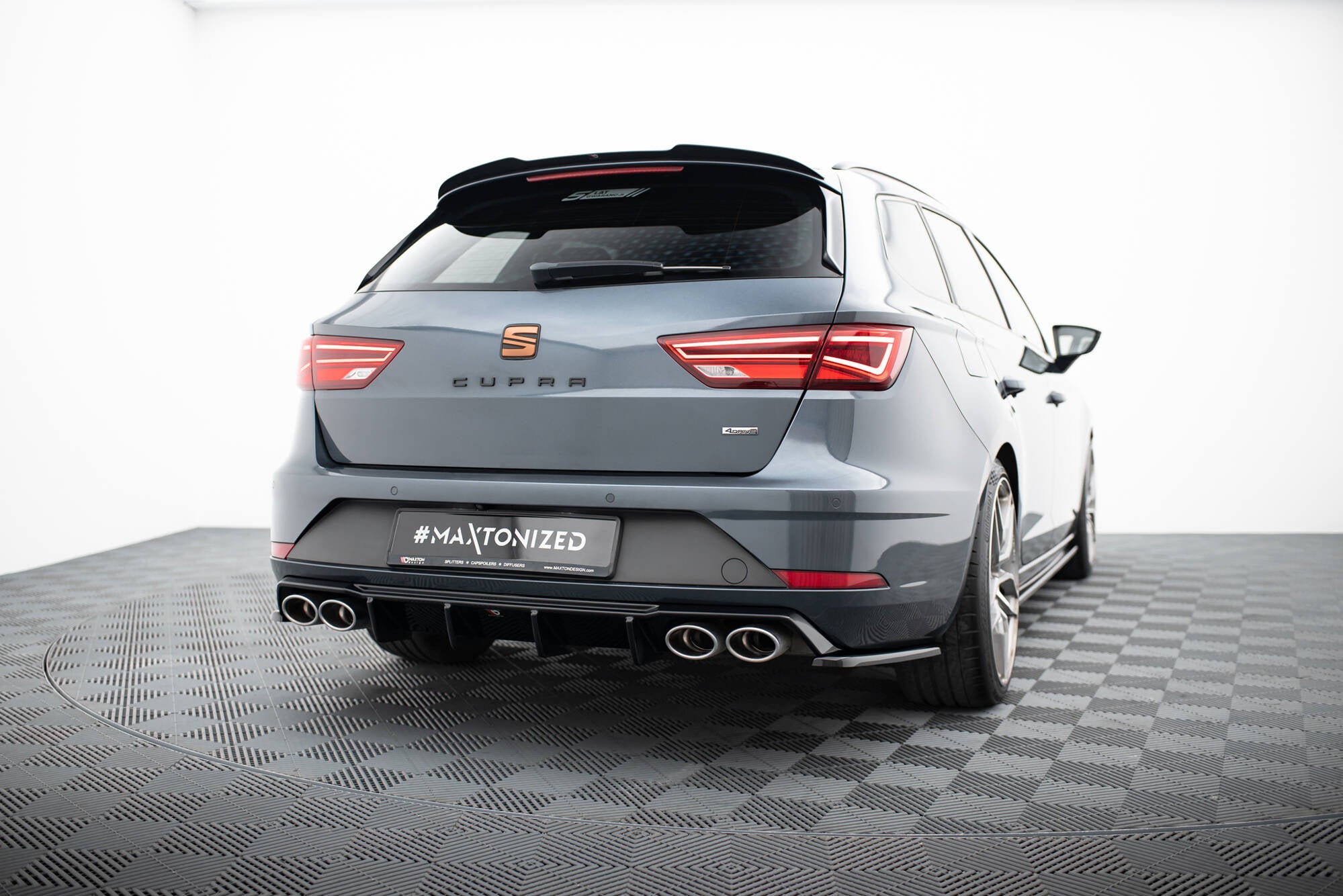 Maxton Design Heck Ansatz Flaps Diffusor V.2 passend für Seat Leon Cupra Mk3 FL Sportstourer schwarz Hochglanz