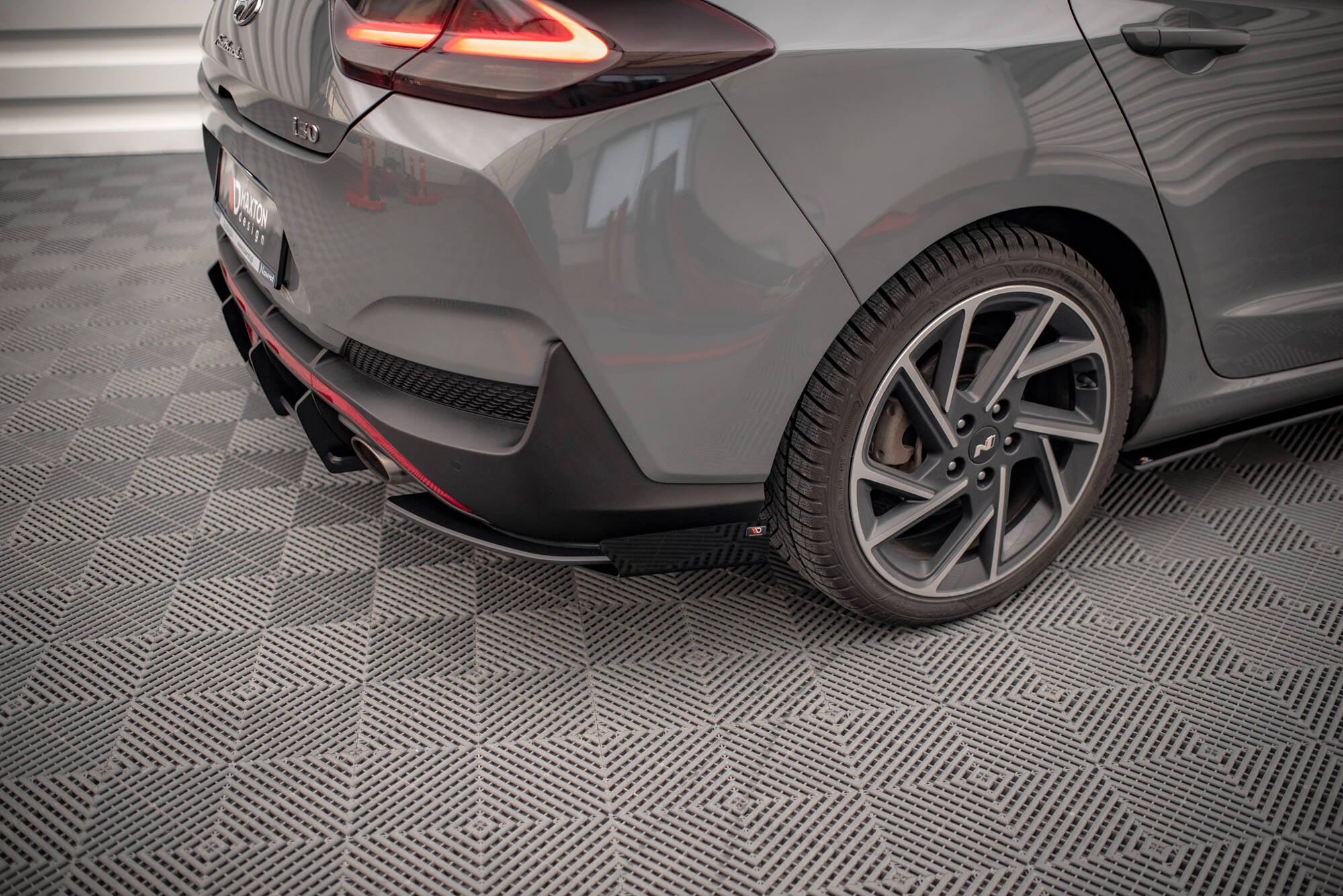 Maxton Design Hintere Seiten Flaps passend für Hyundai I30 Fastback N-Line Mk3 Facelift schwarz Hochglanz
