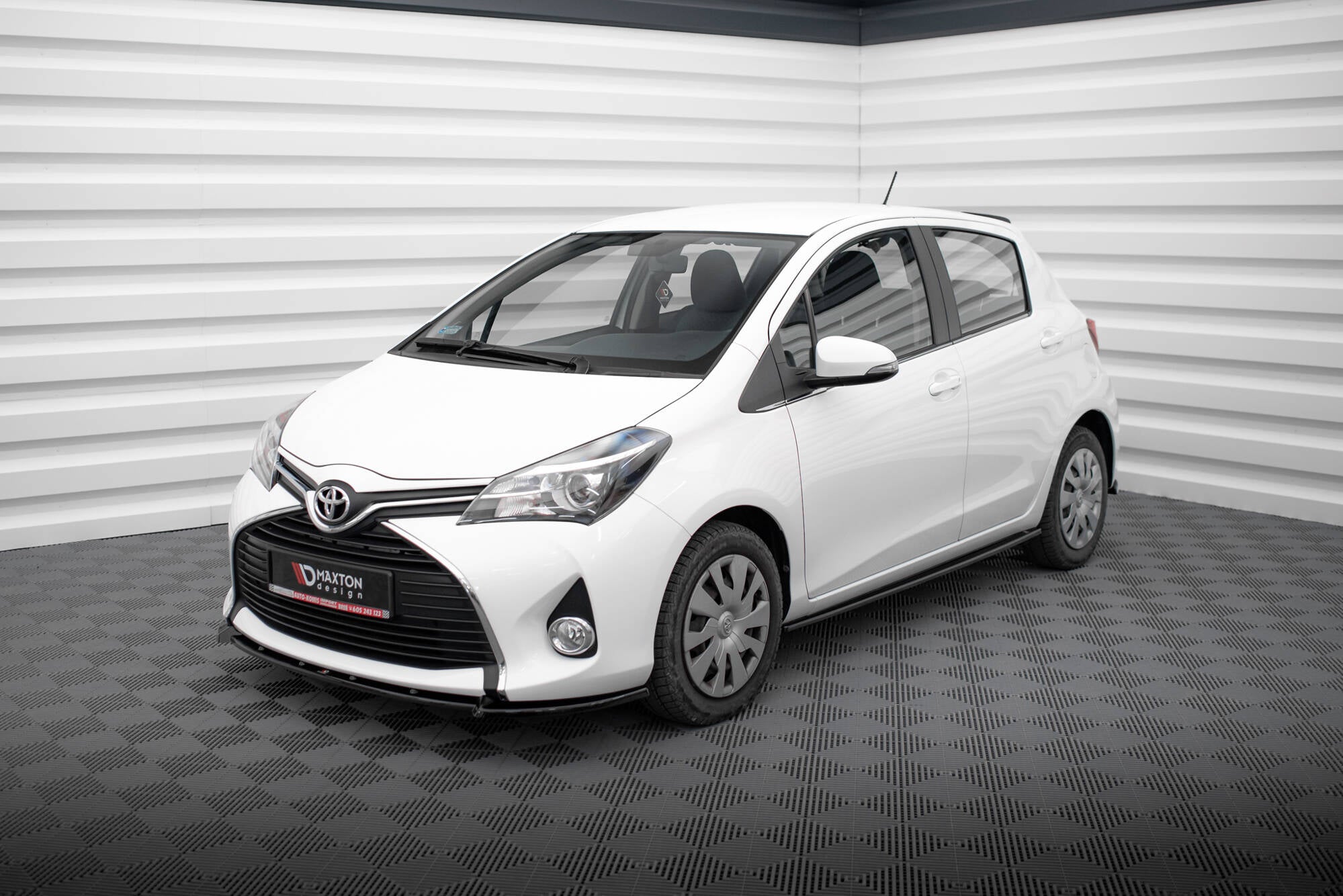 Maxton Design Street+ Spoilerlippe Front Ansatz passend für Toyota Yaris Mk3 Facelift schwarz Hochglanz