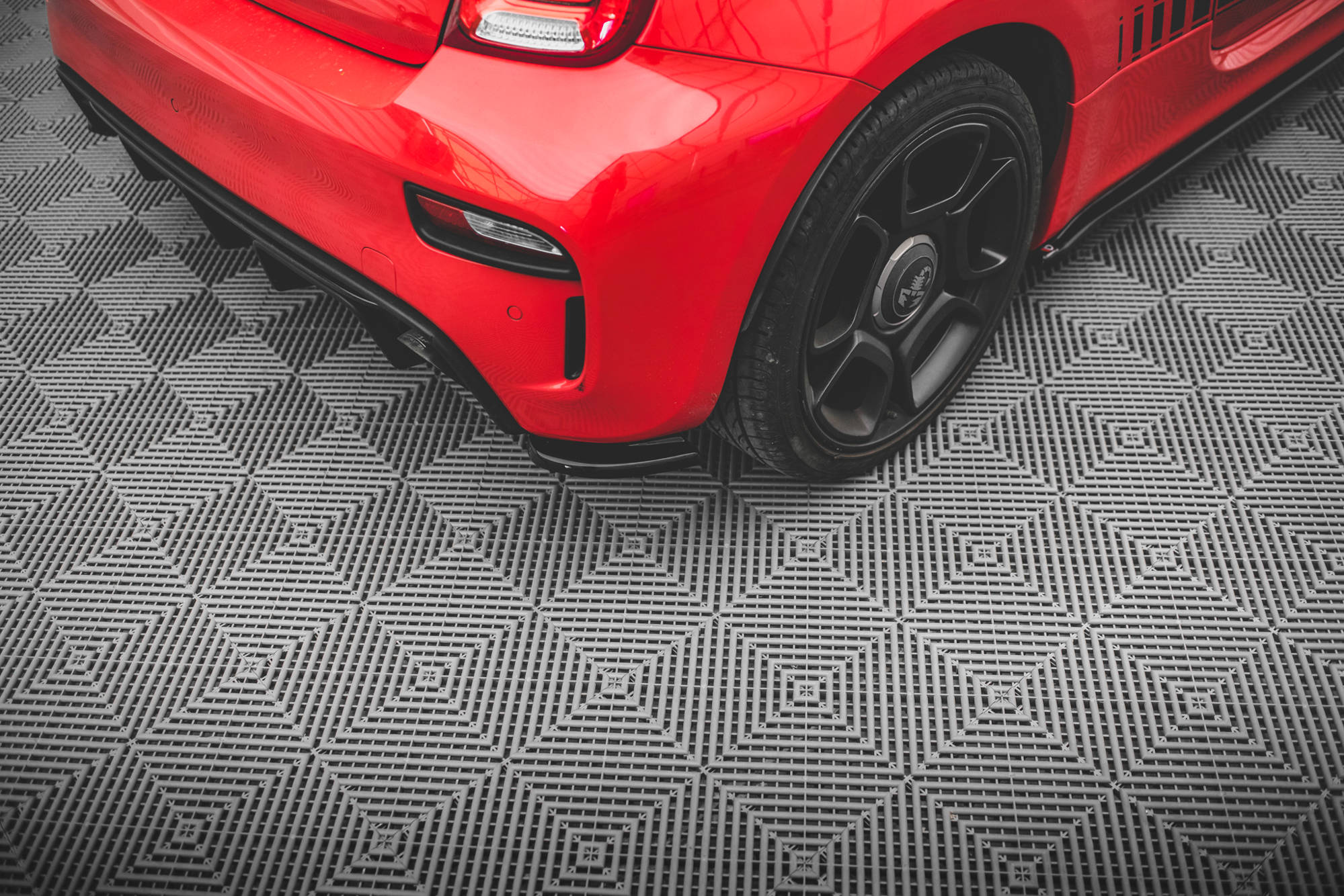 Maxton Design Heck Ansatz Flaps Diffusor passend für Abarth 595 Mk1 Facelift schwarz Hochglanz