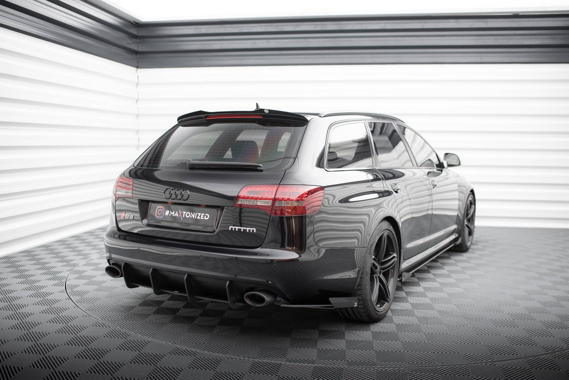 Maxton Design Hintere Seiten Flaps passend für Audi RS6 Avant C6 schwarz Hochglanz