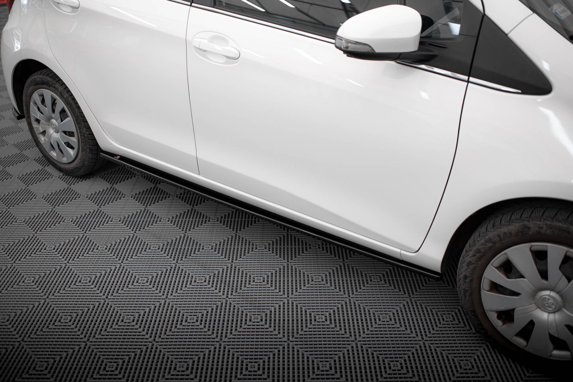 Maxton Design Street+ Seitenschweller Leisten passend für Toyota Yaris Mk3 Facelift schwarz Hochglanz
