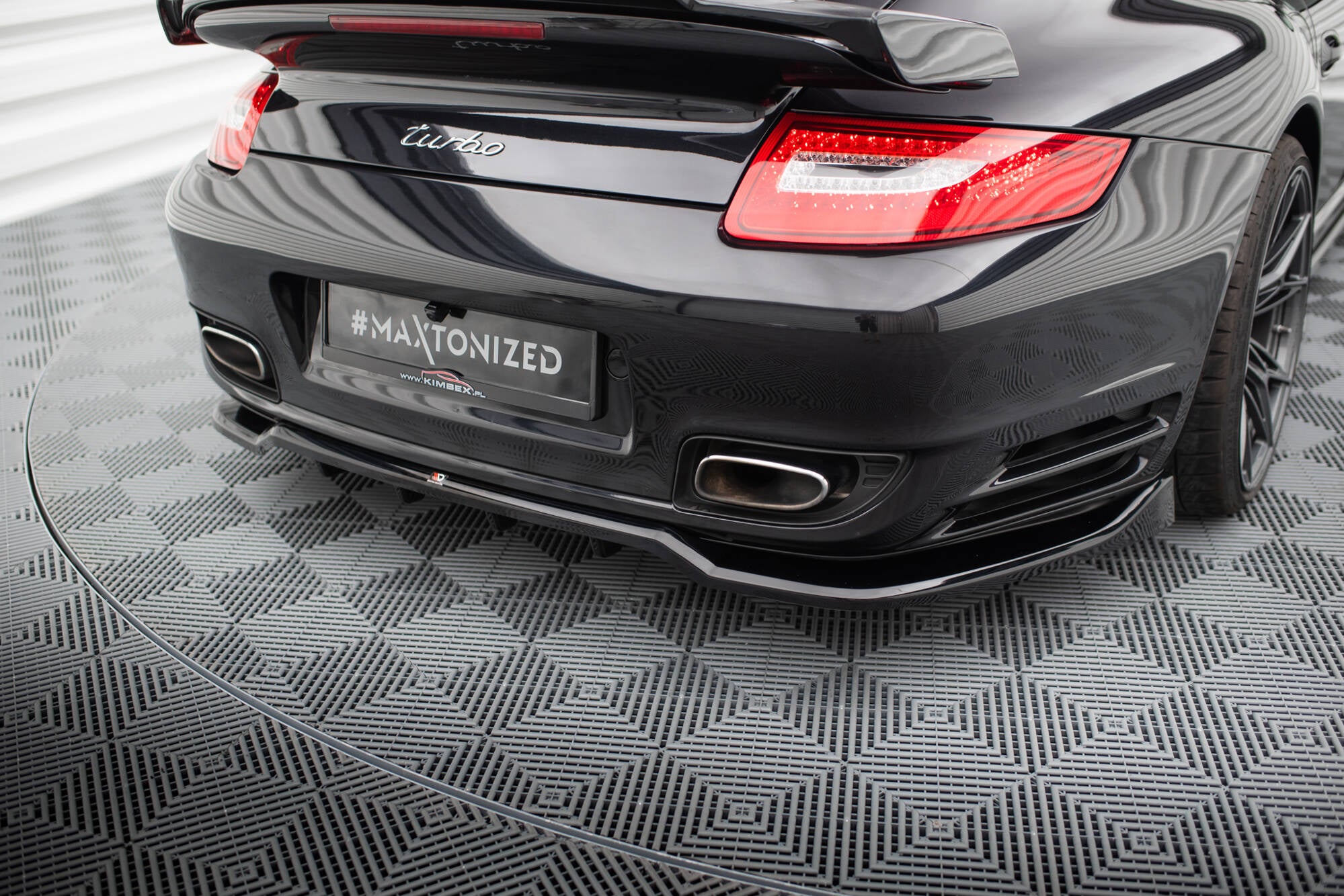 Maxton Design Street+ Mittlerer Diffusor RACE passend für Porsche 911 Turbo 997 schwarz Hochglanz