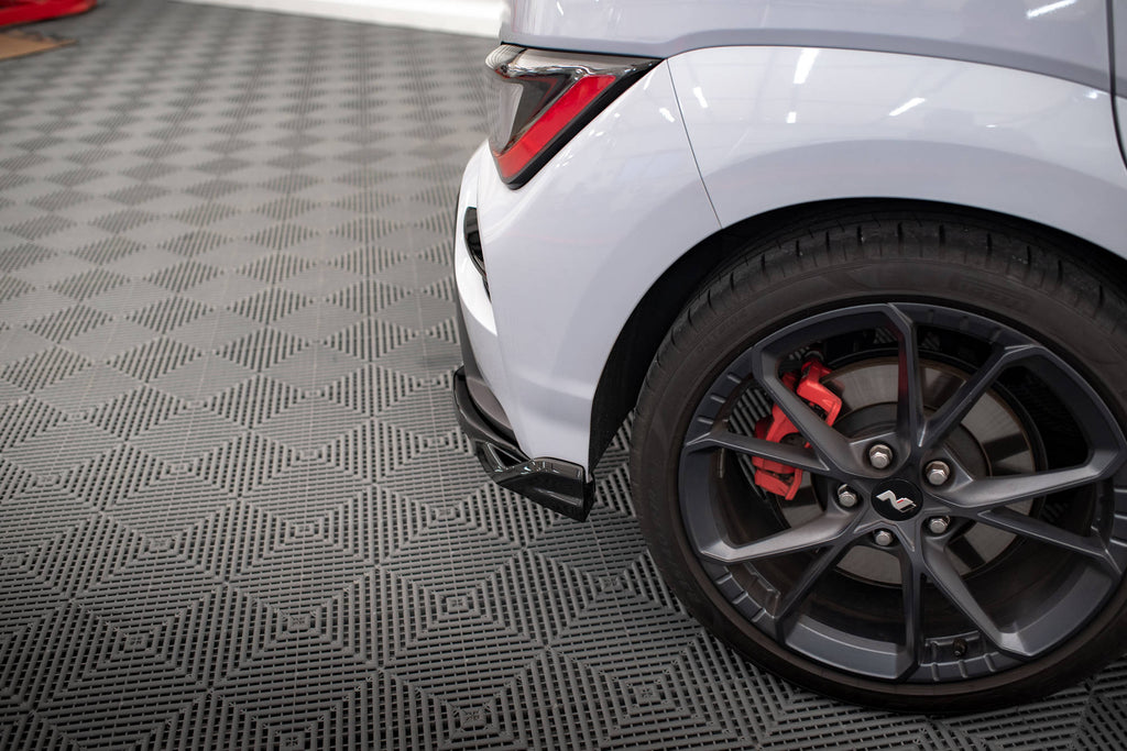 Maxton Design Heck Ansatz Flaps Diffusor V.2 passend für Hyundai Kona N Mk1 schwarz Hochglanz