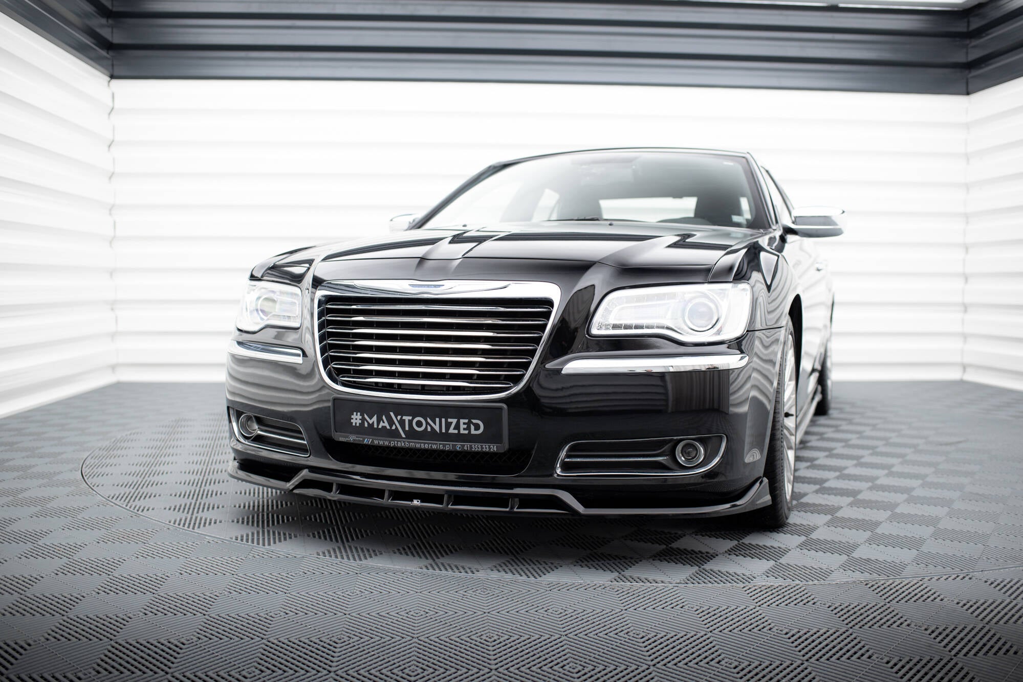 Maxton Design Street+ Spoilerlippe Front Ansatz passend für Chrysler 300 Mk2 schwarz Hochglanz