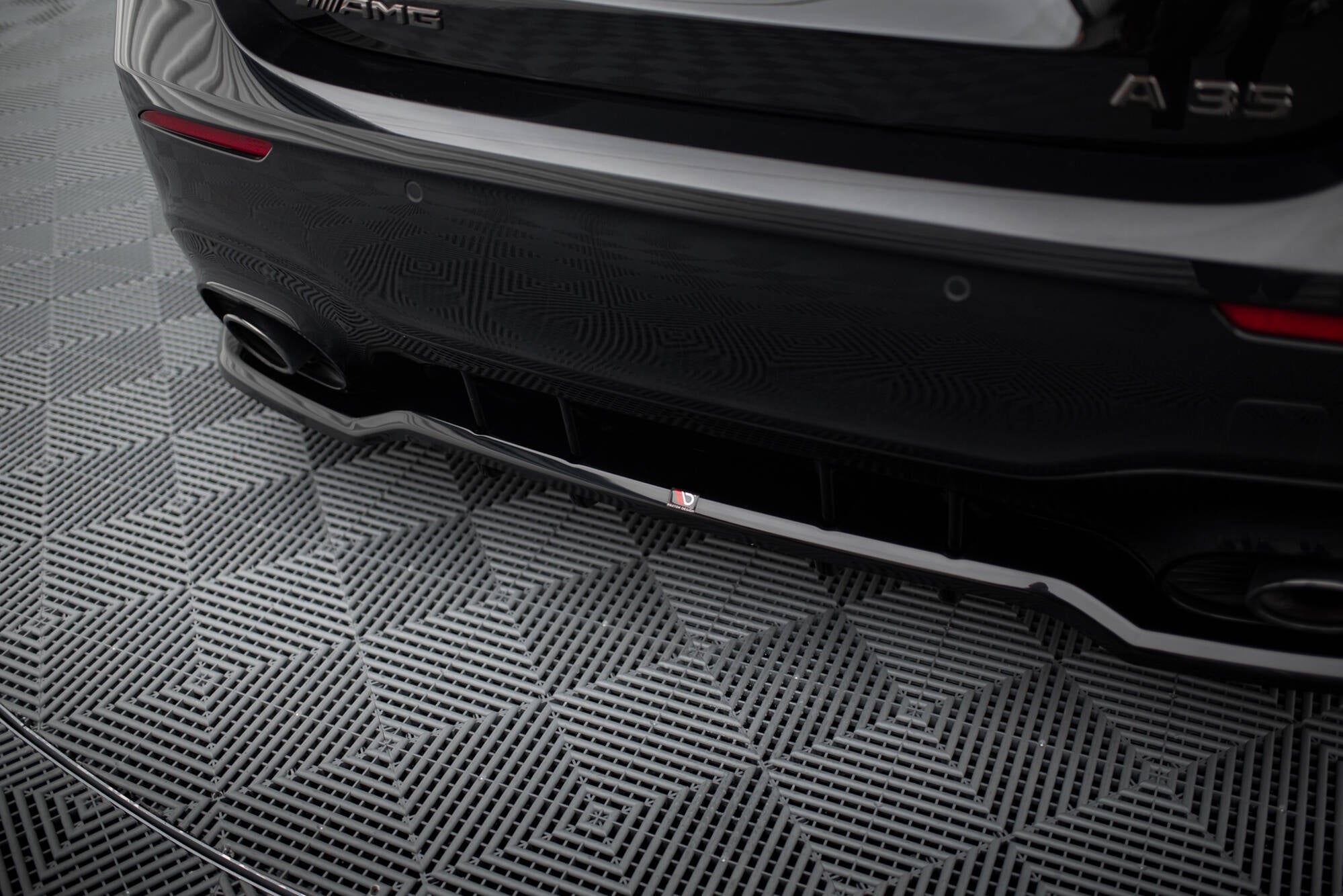 Maxton Design Street+ Mittlerer Diffusor RACE passend für Mercedes-AMG A35 Hatchback W177 schwarz Hochglanz
