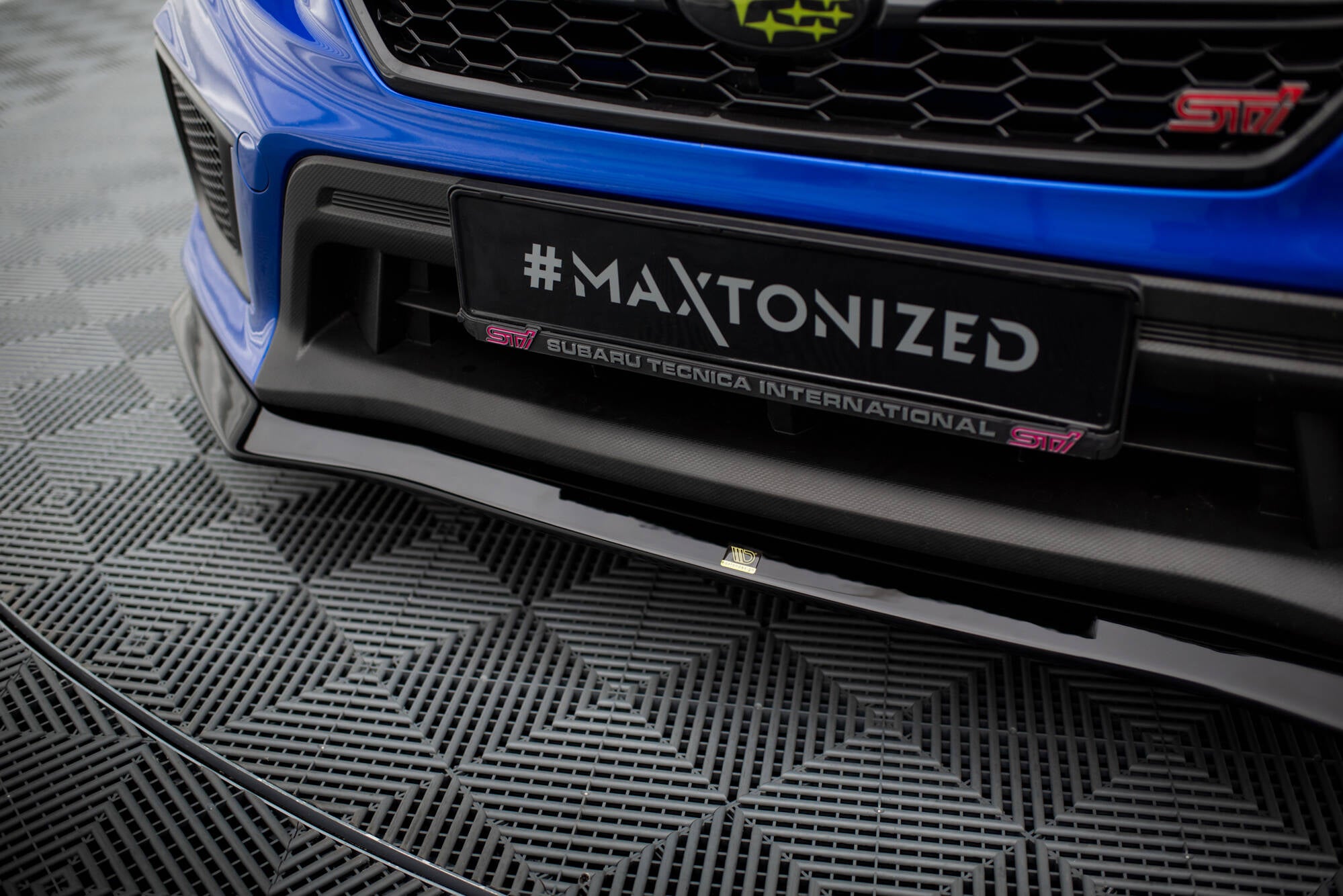 Maxton Design Street+ Spoilerlippe Front Ansatz V.1 passend für Subaru WRX STI Mk1 Facelift schwarz Hochglanz