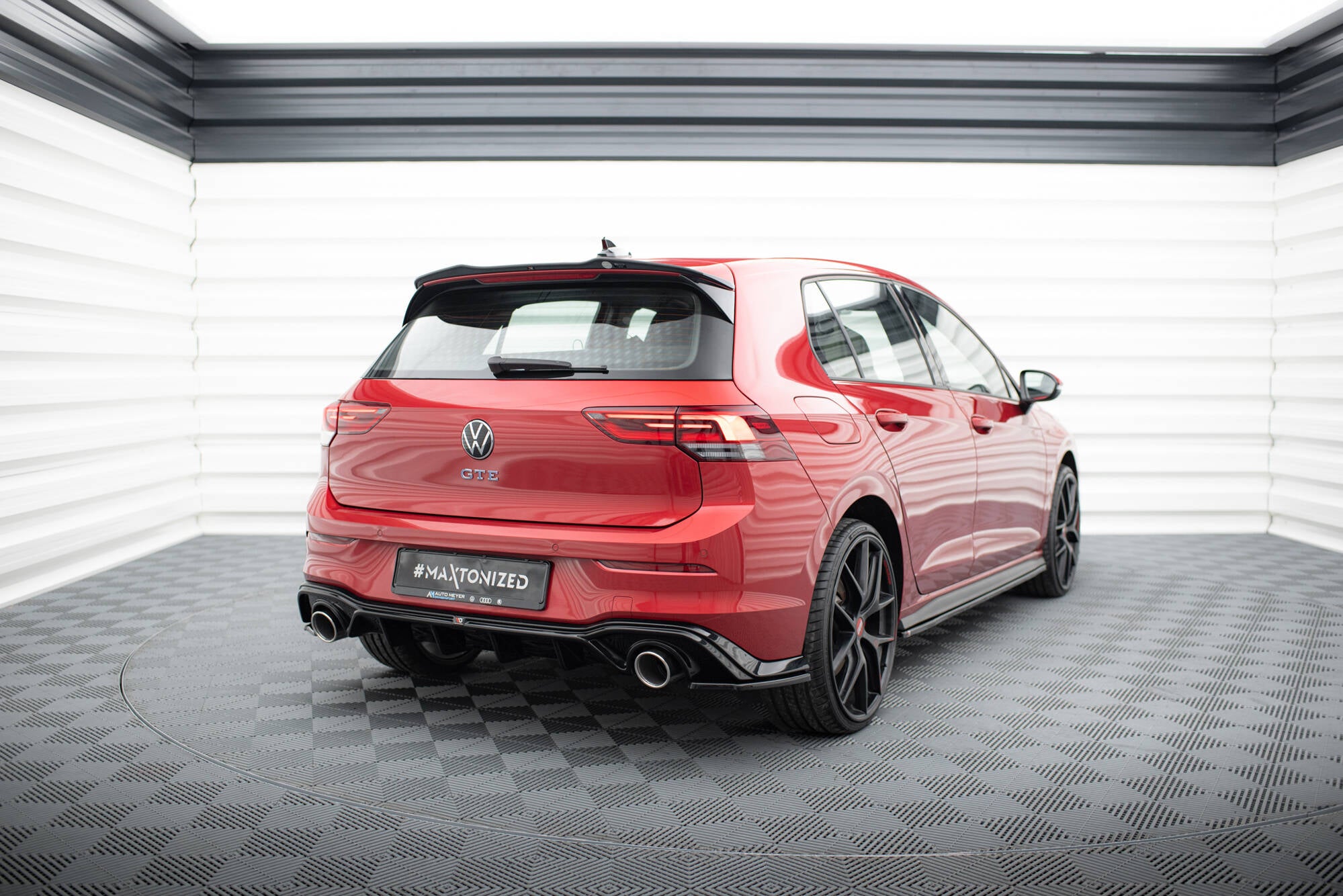Maxton Design Heck Ansatz Flaps Diffusor V.3 passend für VW Golf GTI Mk8 schwarz Hochglanz