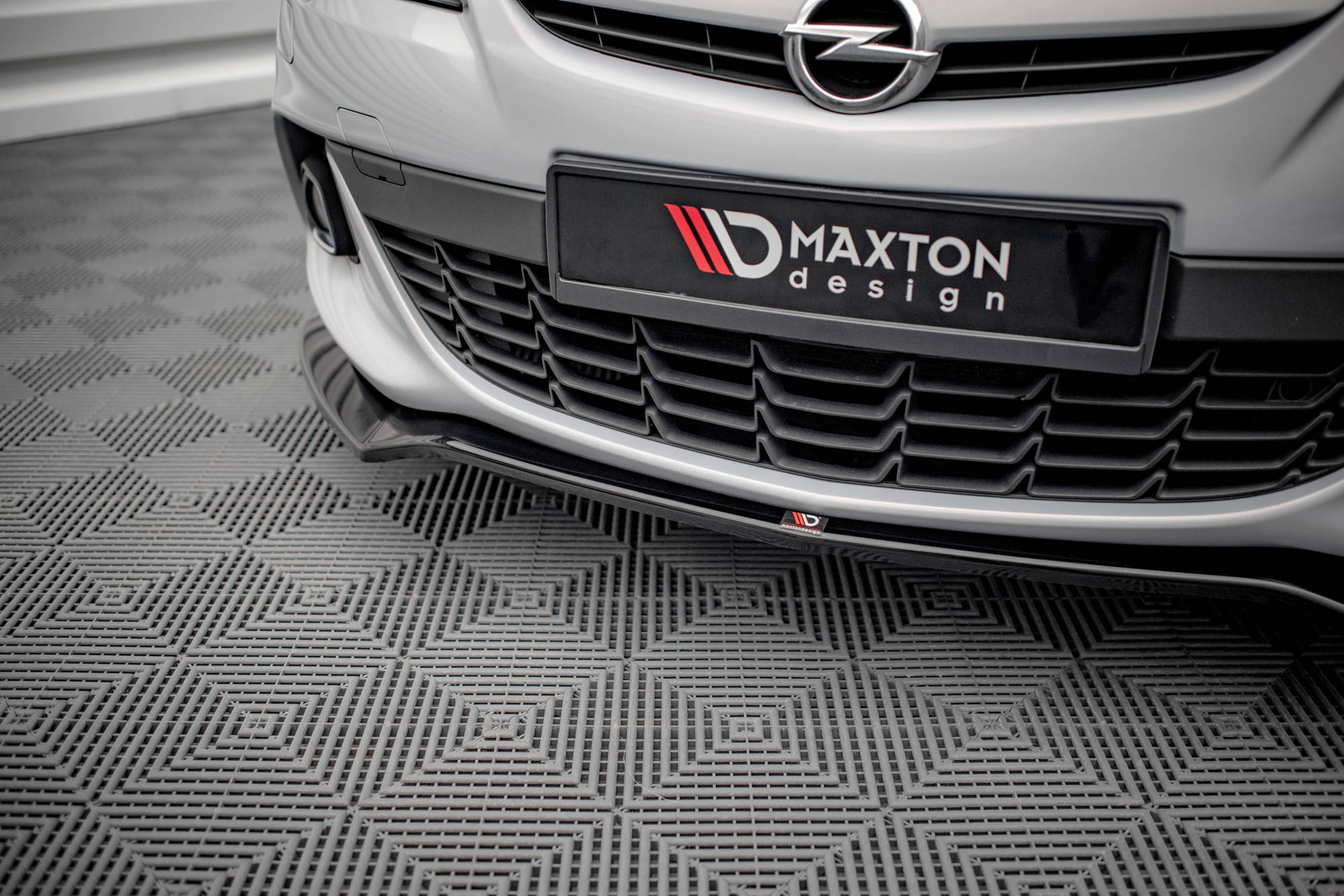 Maxton Design Street+ Spoilerlippe Front Ansatz V.2 passend für Opel Astra GTC OPC-Line J schwarz Hochglanz