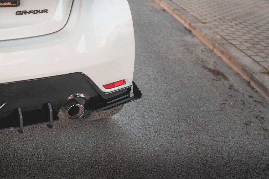 Maxton Design Street Pro Heck Ansatz Flaps Diffusor + Flaps passend für Toyota GR Yaris Mk4 schwarz Hochglanz