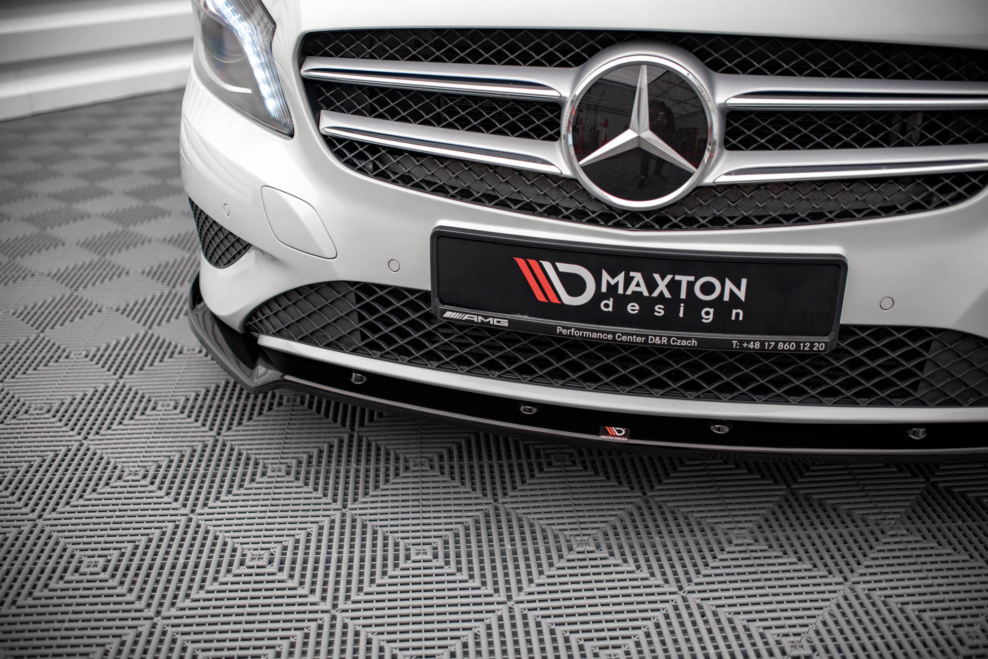 Maxton Design Street+ Spoilerlippe Front Ansatz V.2 passend für Mercedes-Benz A W176 schwarz Hochglanz