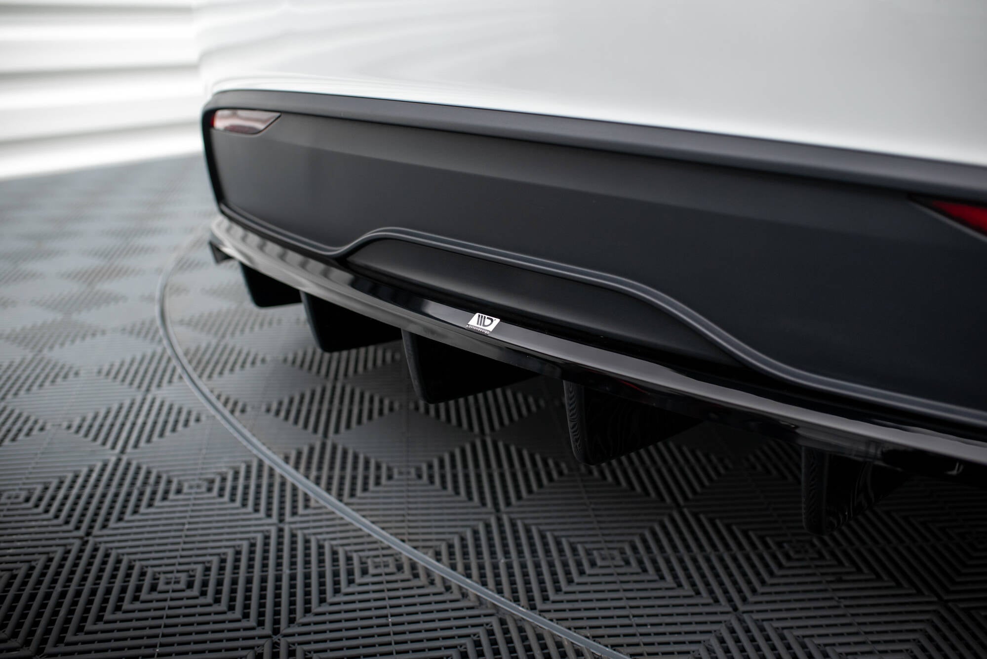 Maxton Design Street+ Mittlerer Diffusor RACE passend für Tesla Model X Mk1 Facelift schwarz Hochglanz