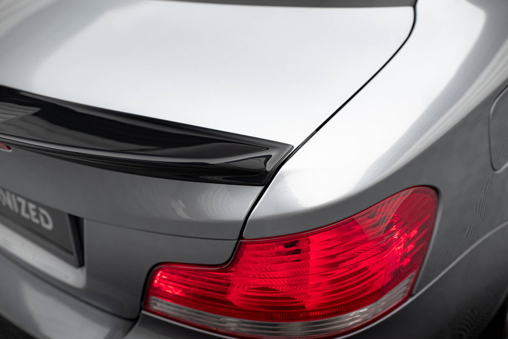 Maxton Design Spoiler CAP 3D passend für BMW 1er M-Paket E82 schwarz Hochglanz