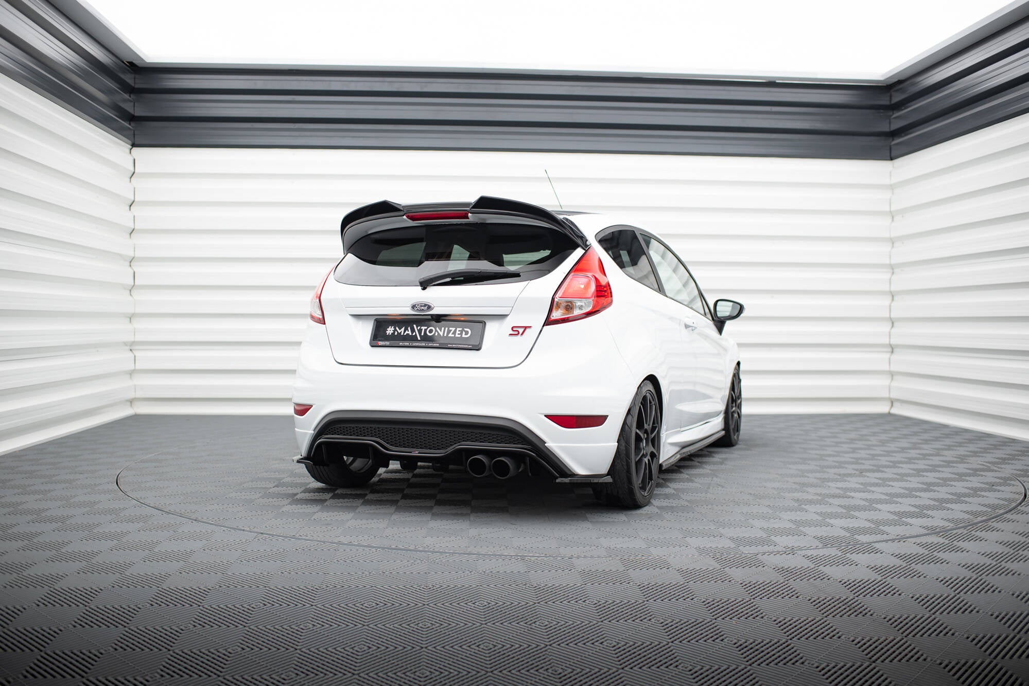 Maxton Design Heck Ansatz Flaps Diffusor V.3 passend für Ford Fiesta ST Mk7 Facelift schwarz Hochglanz