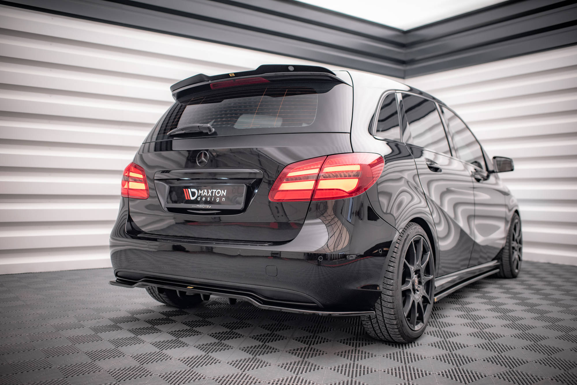 Maxton Design Spoiler CAP passend für Mercedes-Benz B W246 Facelift schwarz Hochglanz
