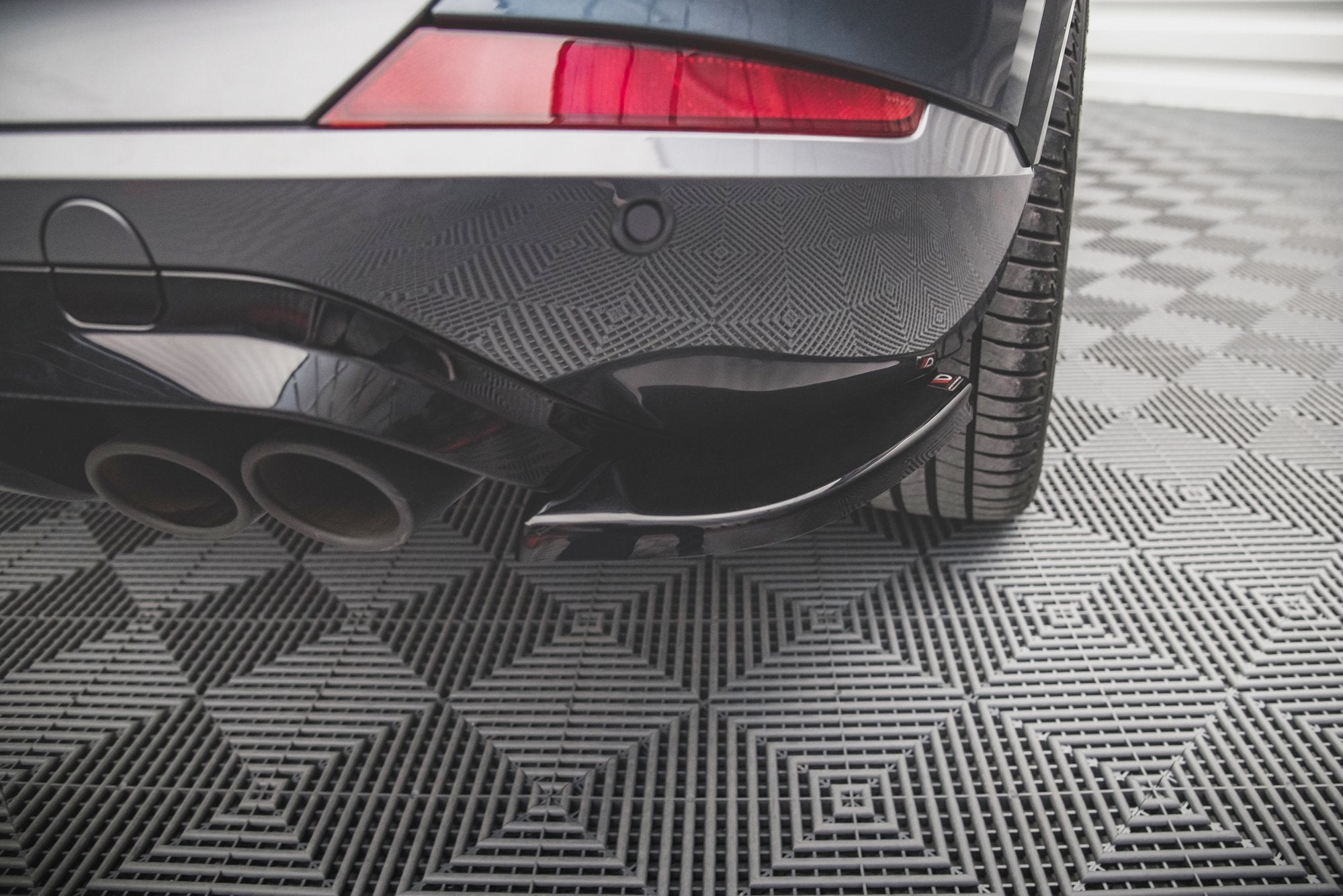 Maxton Design Heck Ansatz Flaps Diffusor V.1 passend für Cupra Formentor VZ Mk1 / Mk1 Facelift schwarz Hochglanz