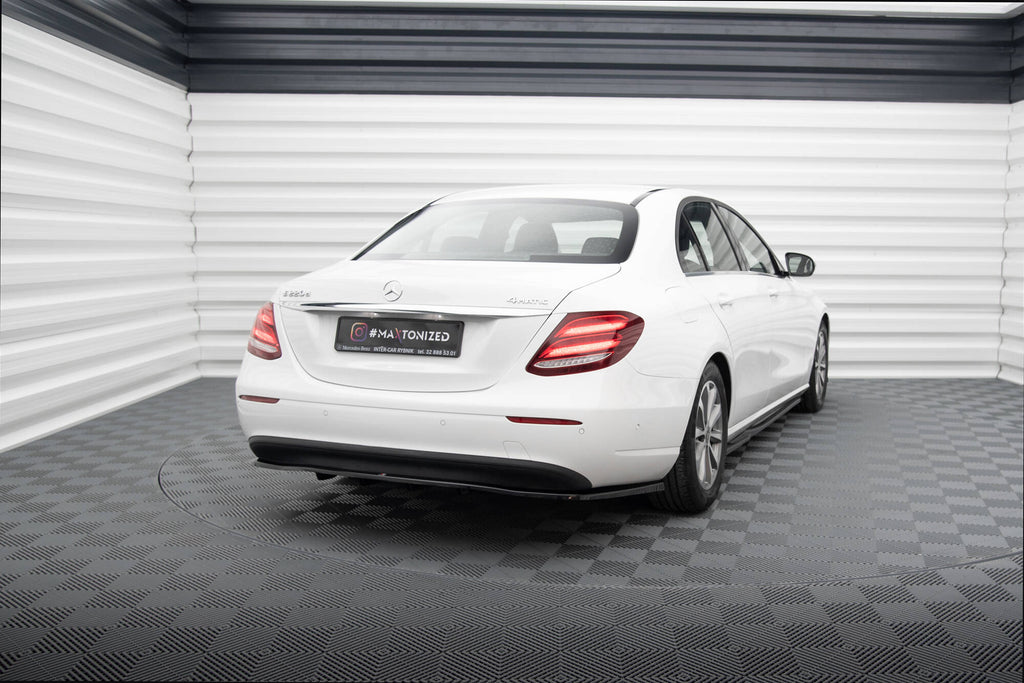 Maxton Design Street+ Mittlerer Diffusor RACE passend für Mercedes-Benz E W213 schwarz Hochglanz