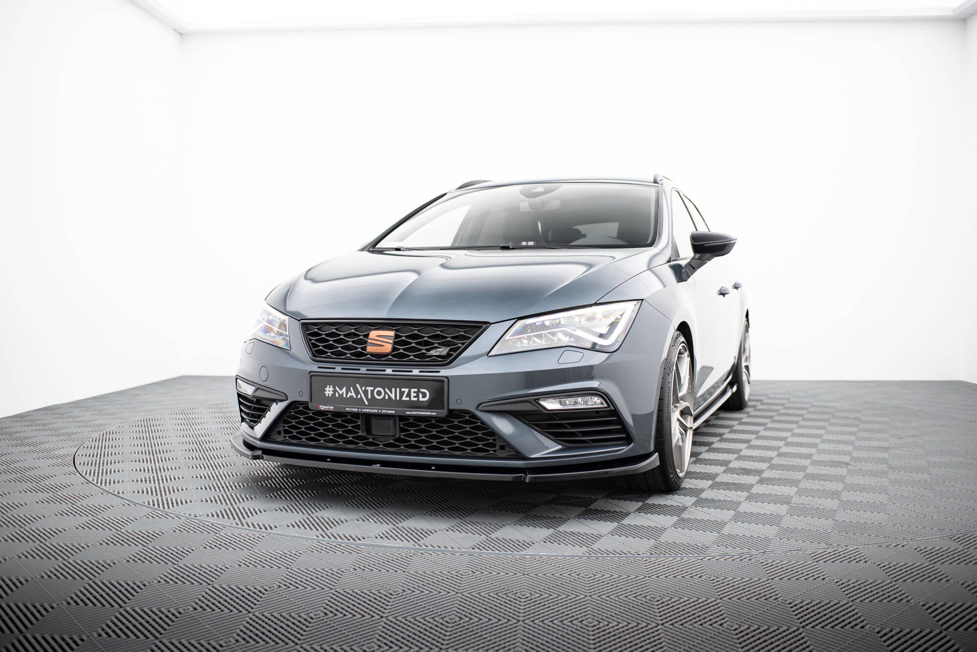 Maxton Design Street+ Spoilerlippe Front Ansatz V.6 passend für Seat Leon Cupra / FR Mk3 FL schwarz Hochglanz