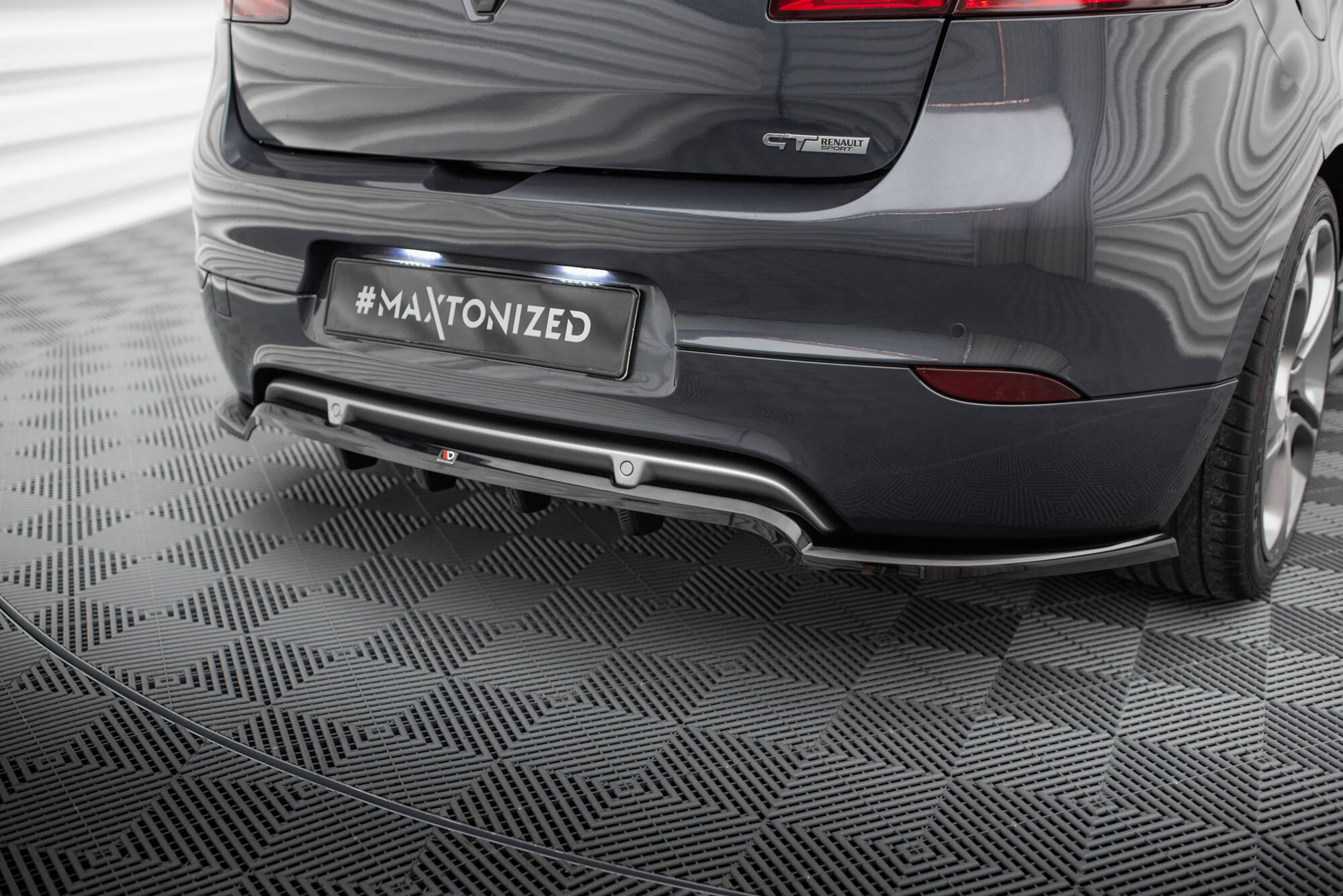 Maxton Design Street+ Mittlerer Diffusor RACE passend für Renault Megane GT MK3 Facelift schwarz Hochglanz