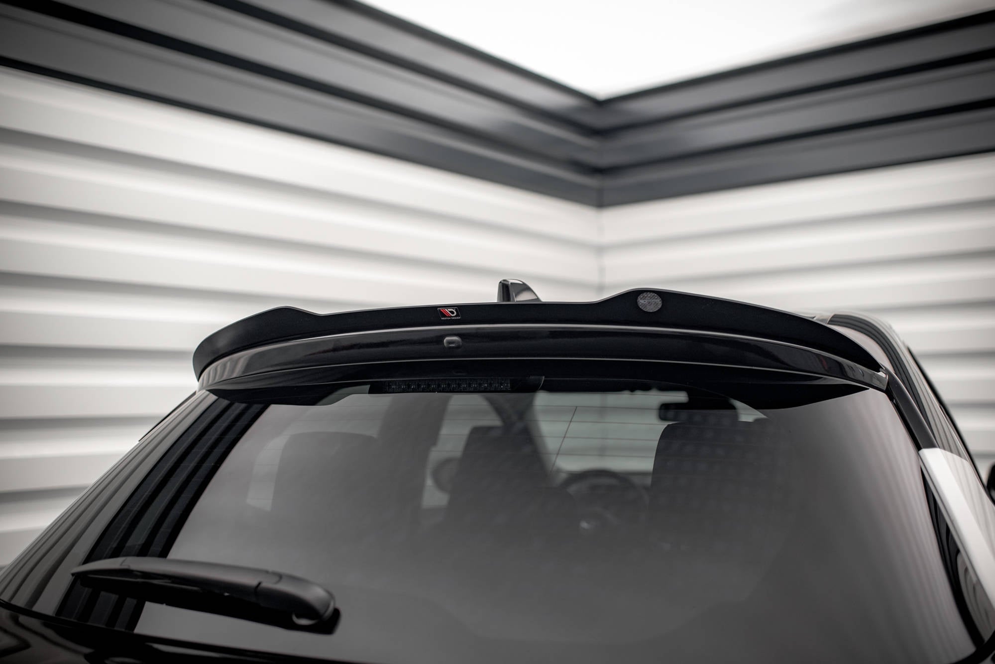 Maxton Design Spoiler CAP V.2 passend für Toyota Yaris Mk4 schwarz Hochglanz