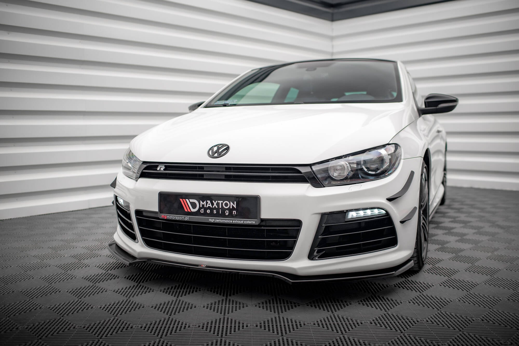 Maxton Design Street+ Spoilerlippe Front Ansatz V.4 passend für VW Scirocco R Mk3 schwarz Hochglanz