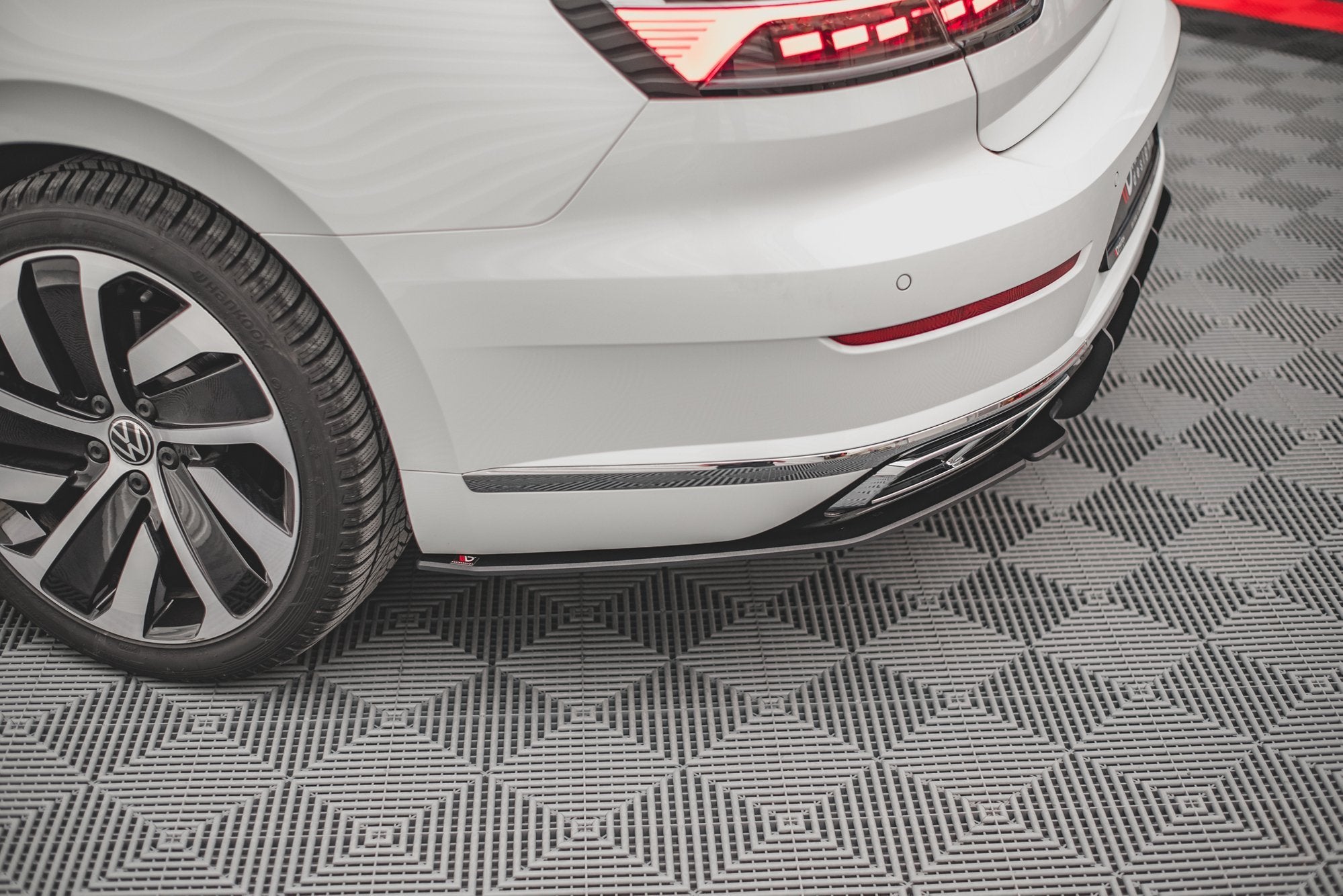 Maxton Design Street Pro Heck Ansatz Flaps Diffusor passend für VW Arteon Limousine / Shooting Brake R-Line Mk1 Facelift