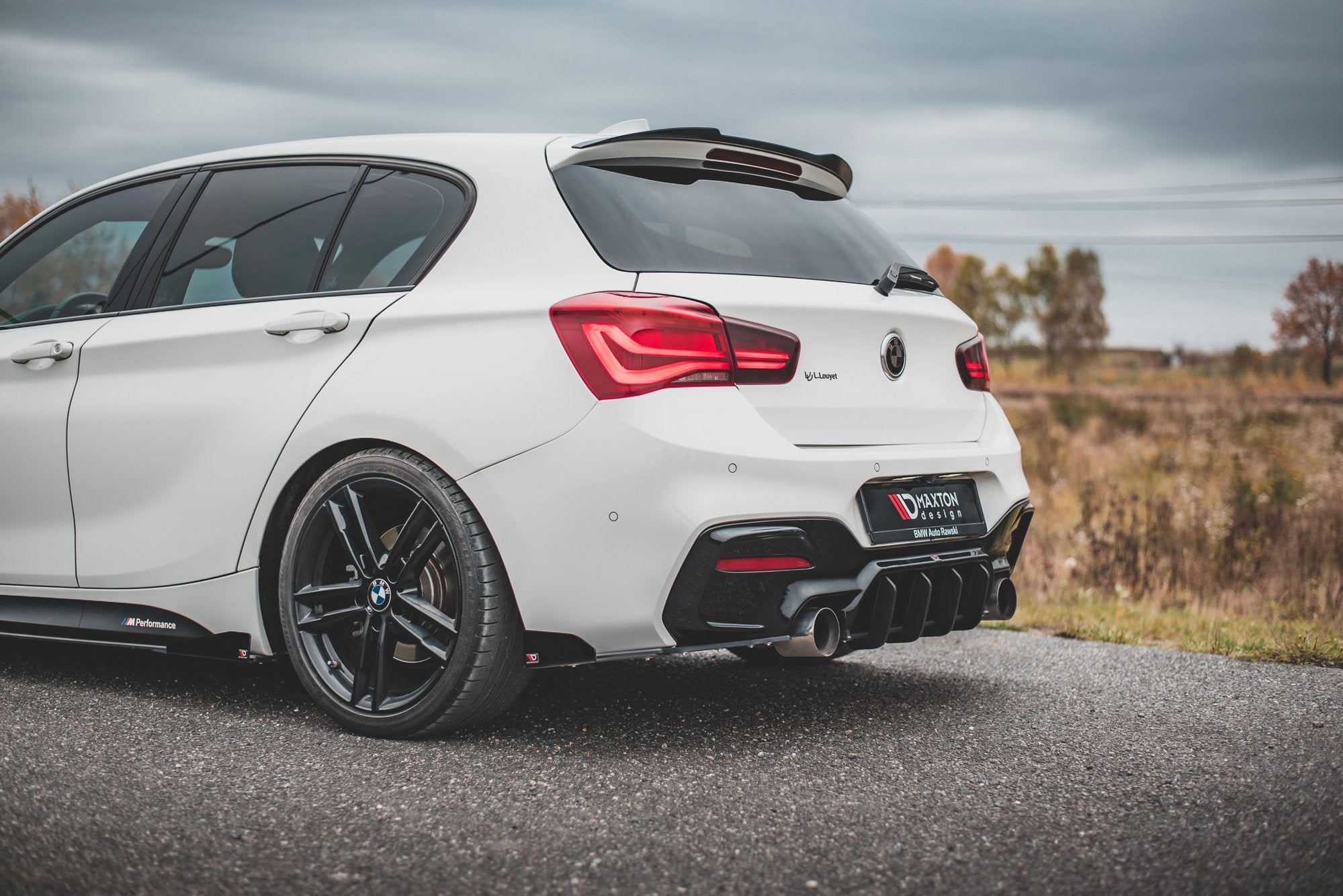 Maxton Design Street Pro Heck Ansatz Flaps Diffusor V.3 + Flaps passend für BMW 1er M140i schwarz Hochglanz
