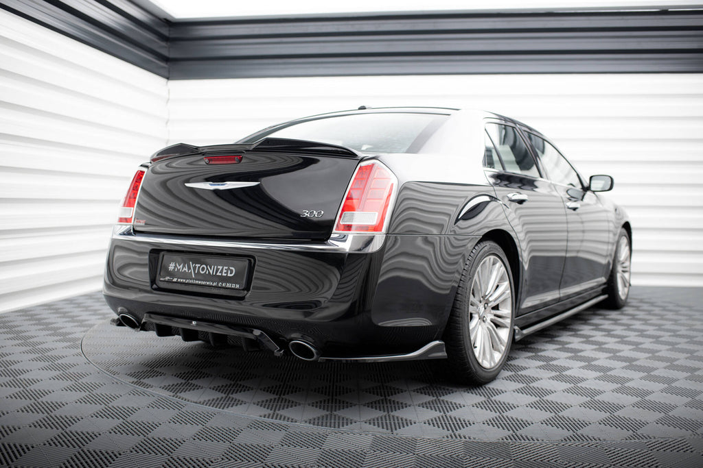 Maxton Design Street+ Mittlerer Diffusor RACE passend für Chrysler 300 Mk2 schwarz Hochglanz