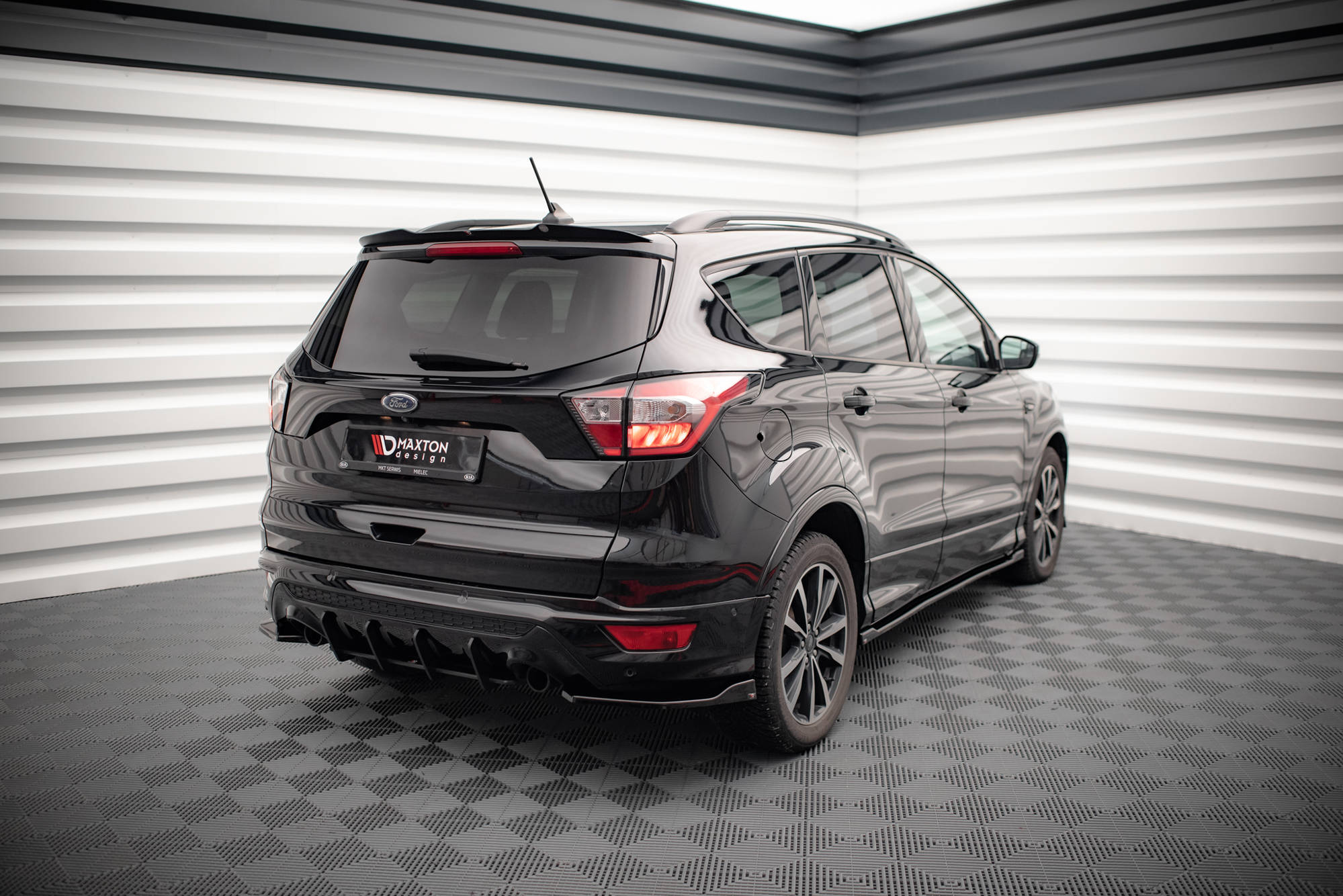 Maxton Design Heck Ansatz Flaps Diffusor passend für Ford Escape ST-Line Mk3 schwarz Hochglanz