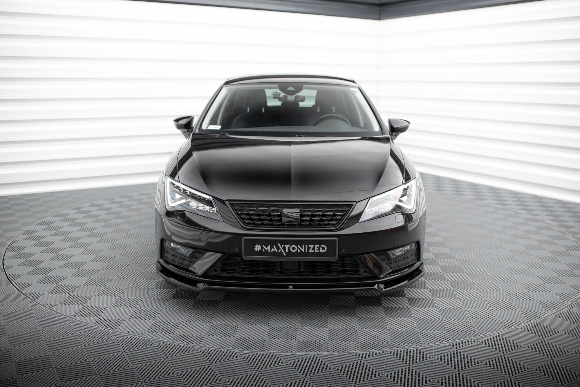 Maxton Design Street+ Spoilerlippe Front Ansatz V.2 passend für Seat Leon Mk3 Facelift schwarz Hochglanz