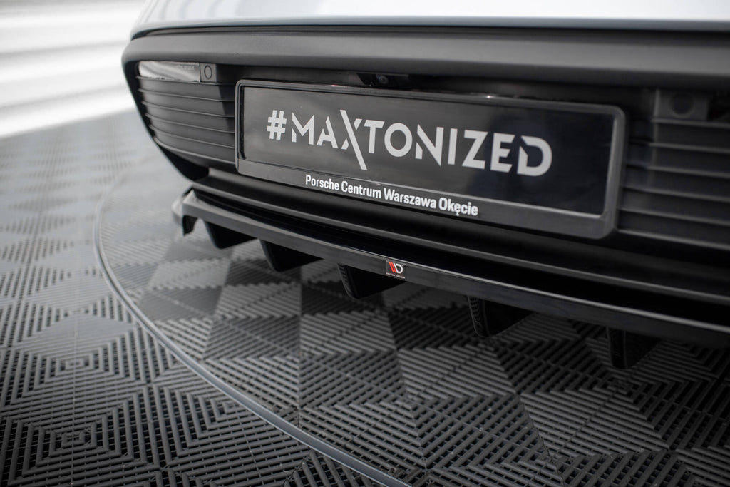 Maxton Design Street+ Mittlerer Diffusor RACE passend für Porsche Taycan / Taycan 4 / Taycan 4S / Taycan GTS Mk1 schwarz Hochglanz