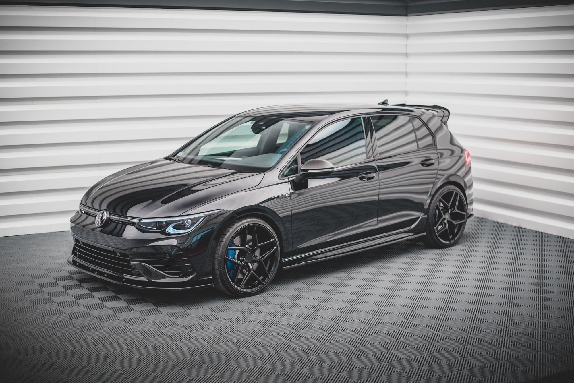 Maxton Design Street+ Seitenschweller Leisten passend für V.1 passend für VW Golf R Hatchback Mk8 Facelift schwarz Hochglanz