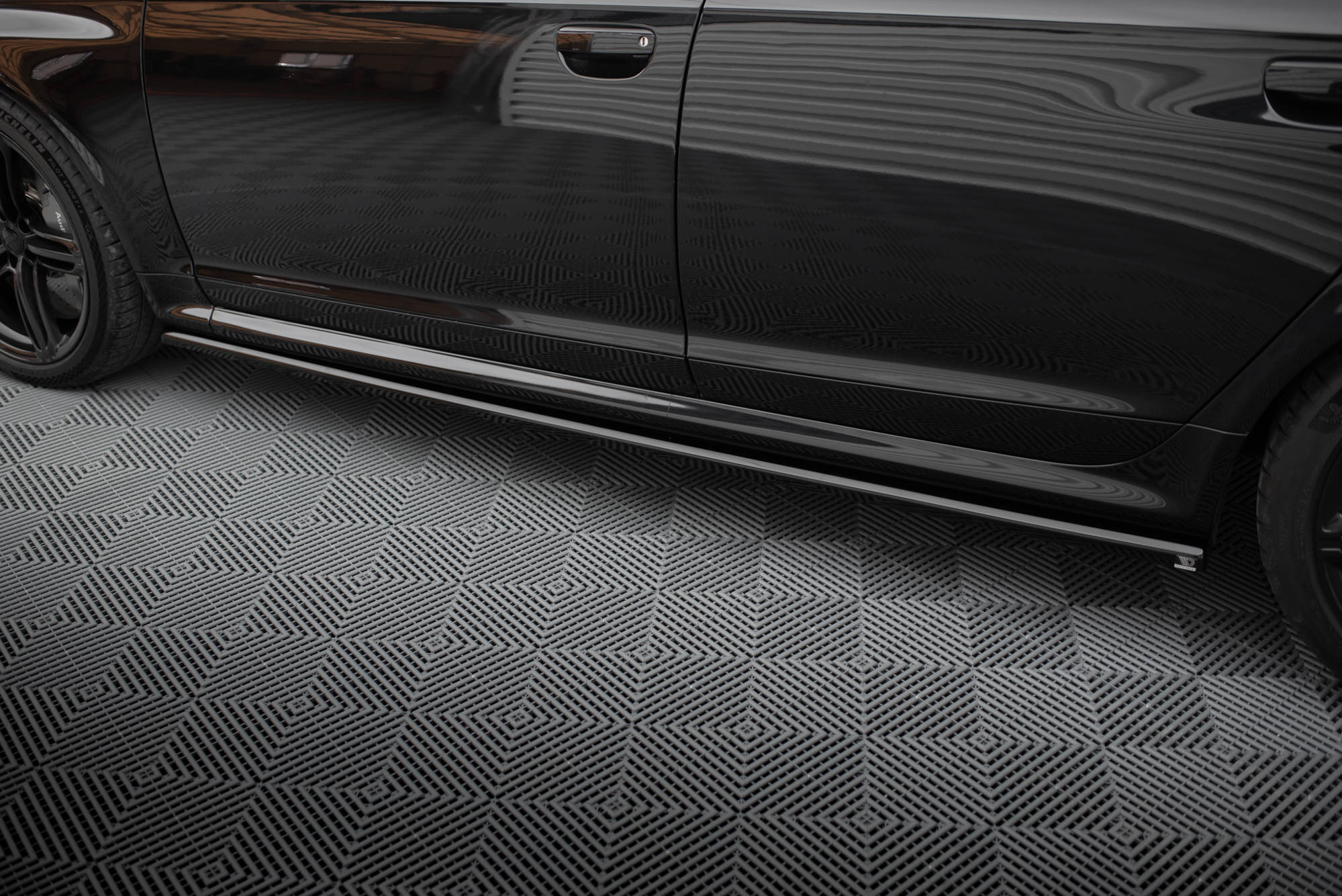 Maxton Design Street+ Seitenschweller Leisten V.2 passend für Audi RS6 Avant C6 schwarz Hochglanz