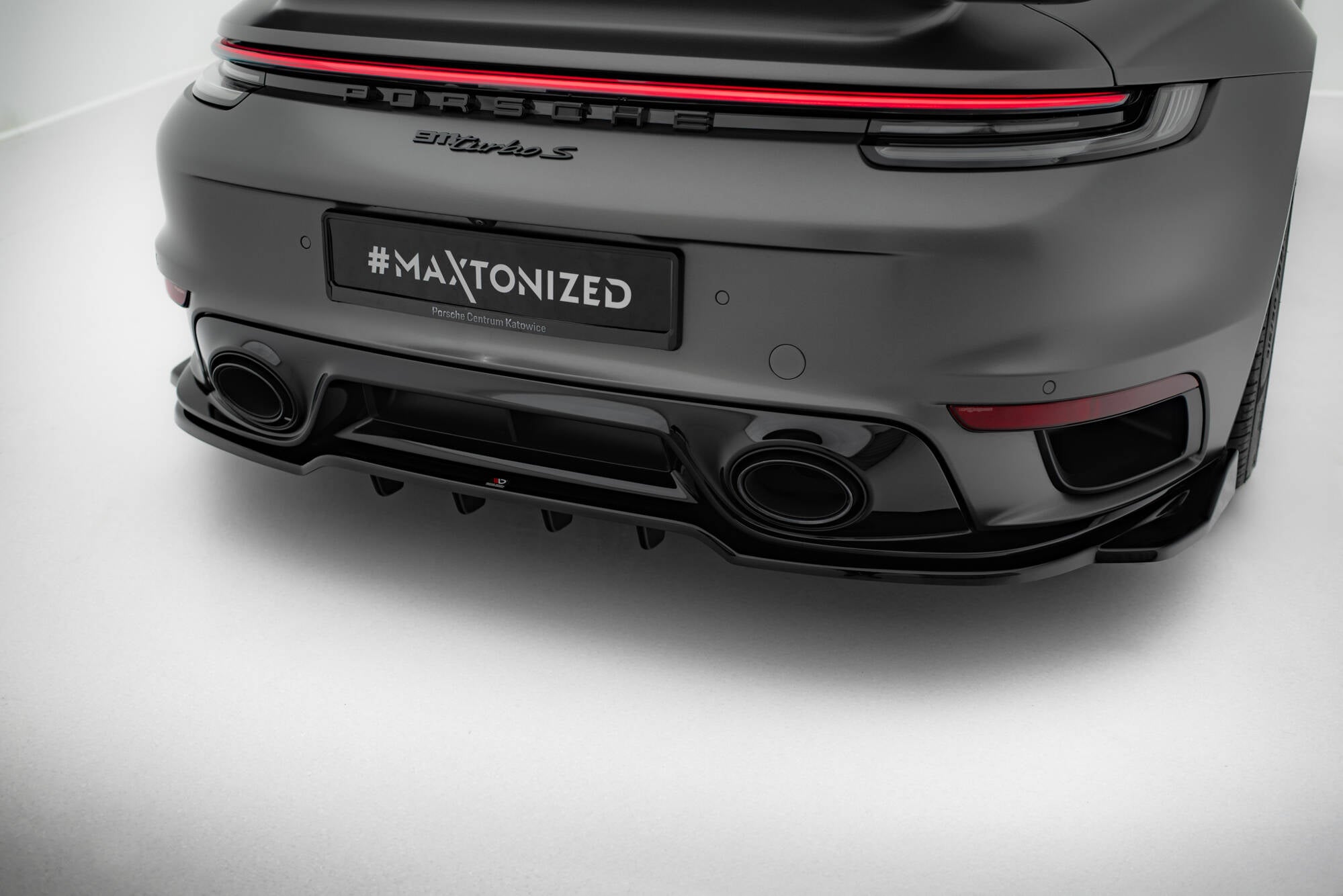 Maxton Design Street+ Mittlerer Diffusor RACE passend für Porsche 911 Turbo S Sport Package 992 schwarz Hochglanz