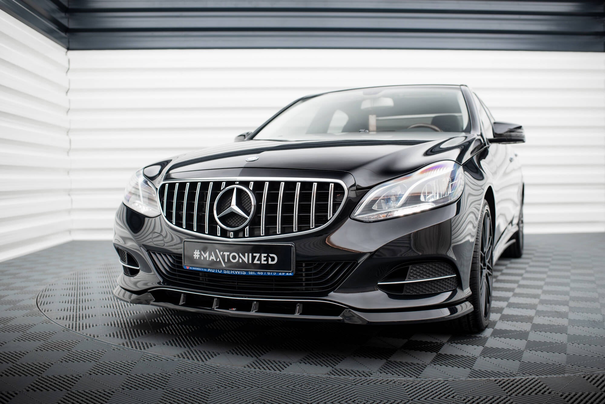 Maxton Design Street+ Spoilerlippe Front Ansatz passend für Mercedes-Benz E W212 Facelift schwarz Hochglanz