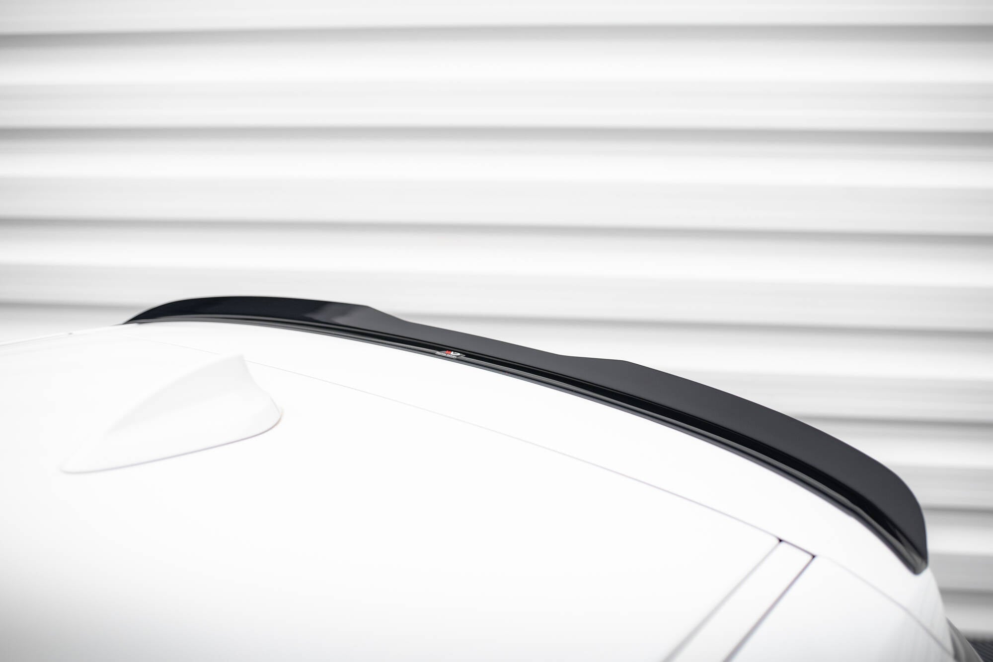 Maxton Design Spoiler CAP V.1 passend für BMW 1er M-Paket / M140i / Standard F20 schwarz Hochglanz