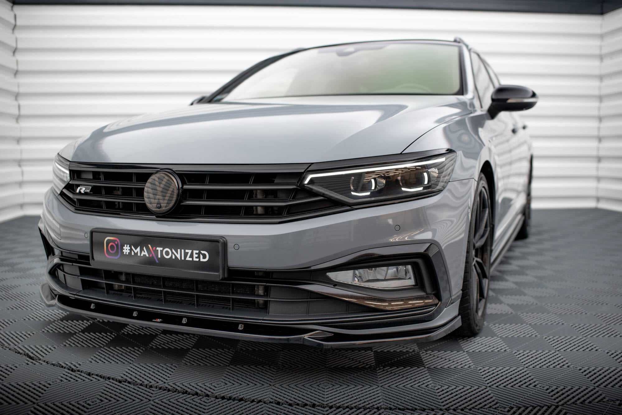 Maxton Design Street+ Spoilerlippe Front Ansatz V.2 passend für VW Passat R-Line B8 Facelift schwarz Hochglanz