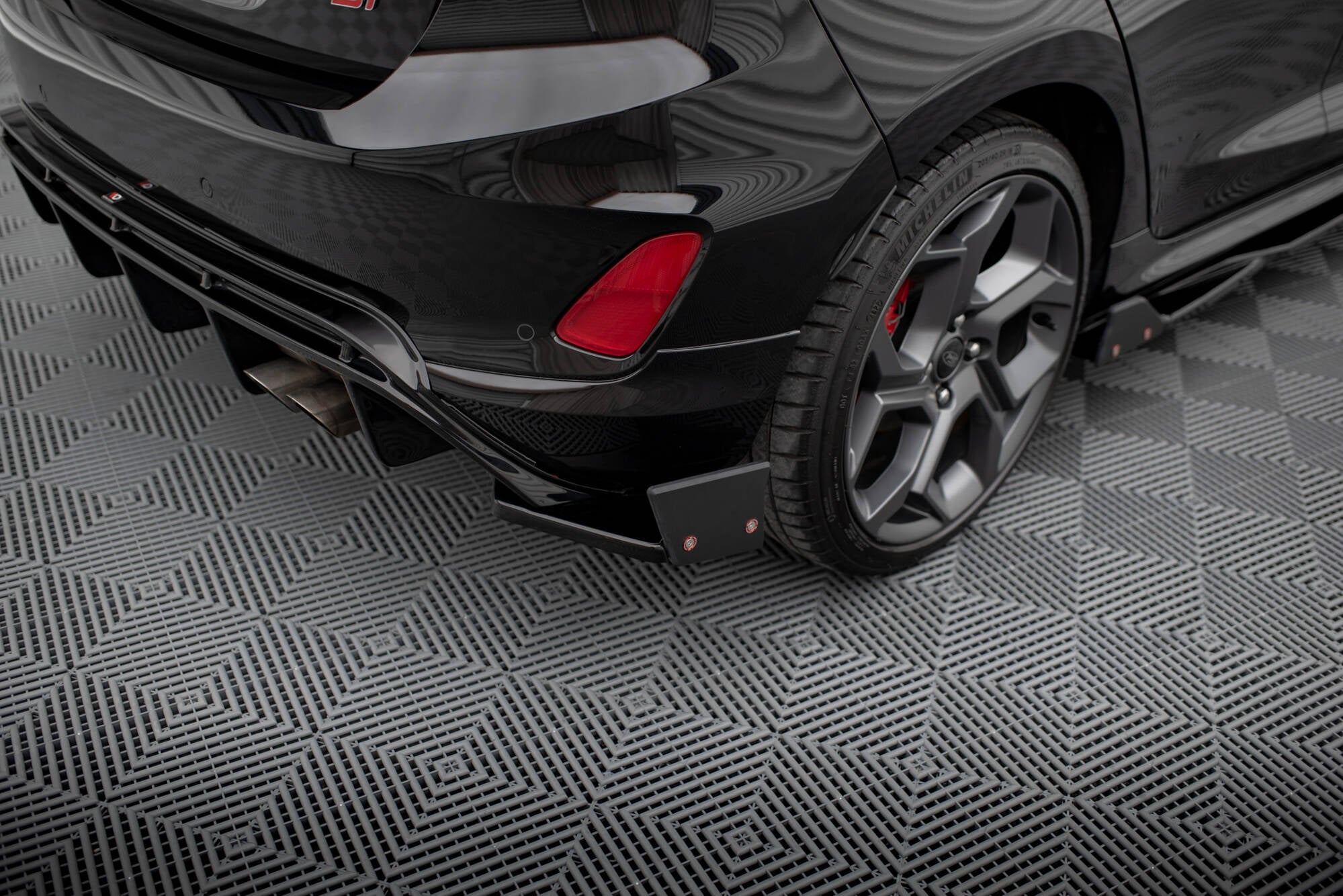 Maxton Design Heck Ansatz Flaps Diffusor passend für V.4 + Flaps Ford Fiesta ST Mk8
