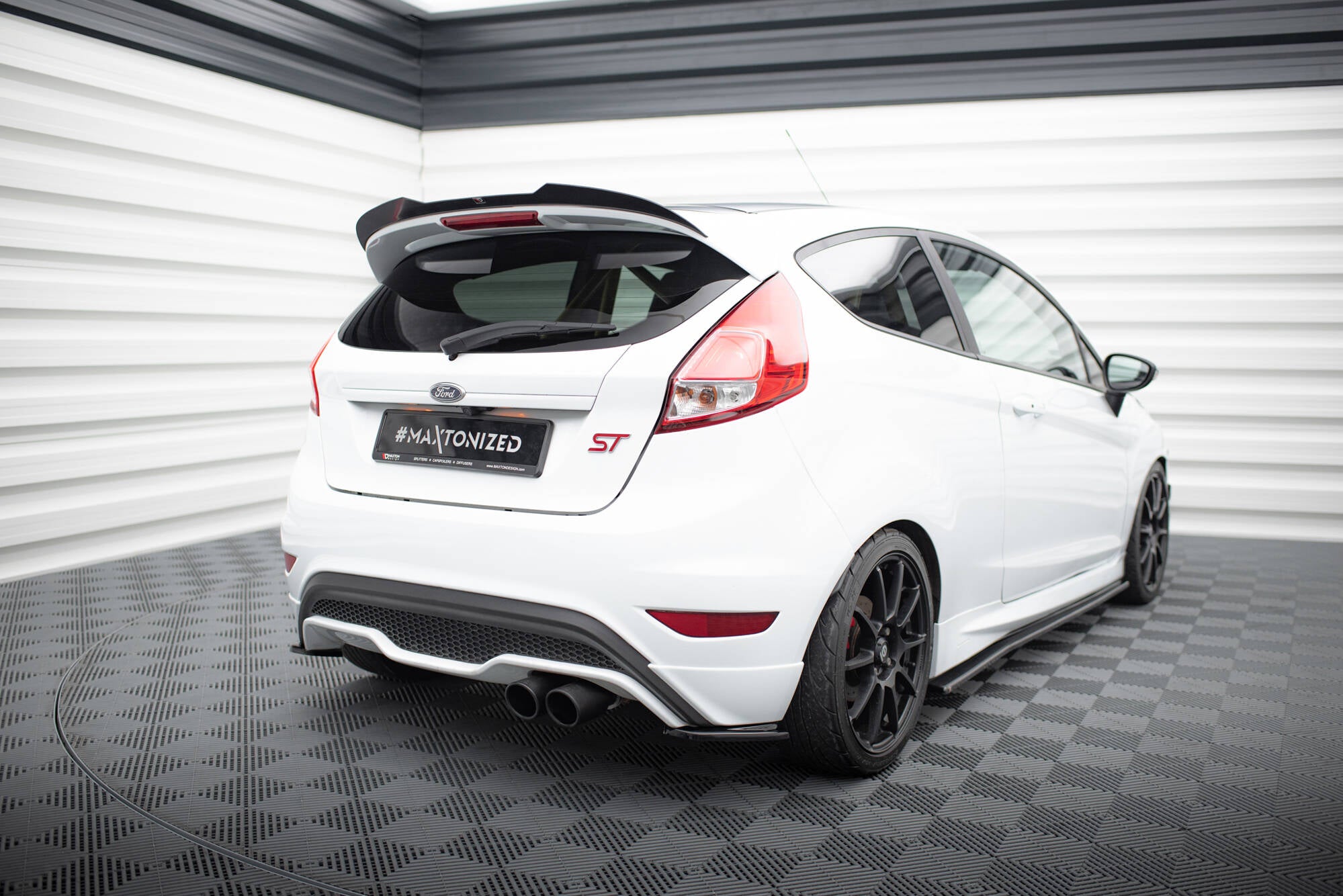 Maxton Design Heck Ansatz Flaps Diffusor passend für Ford Fiesta ST / ST-Line / Zetec S Mk7 FL schwarz Hochglanz