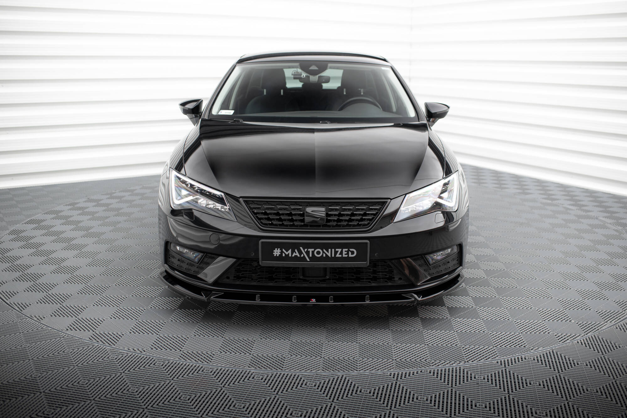 Maxton Design Street+ Spoilerlippe Front Ansatz V.1 passend für Seat Leon Mk3 Facelift schwarz Hochglanz