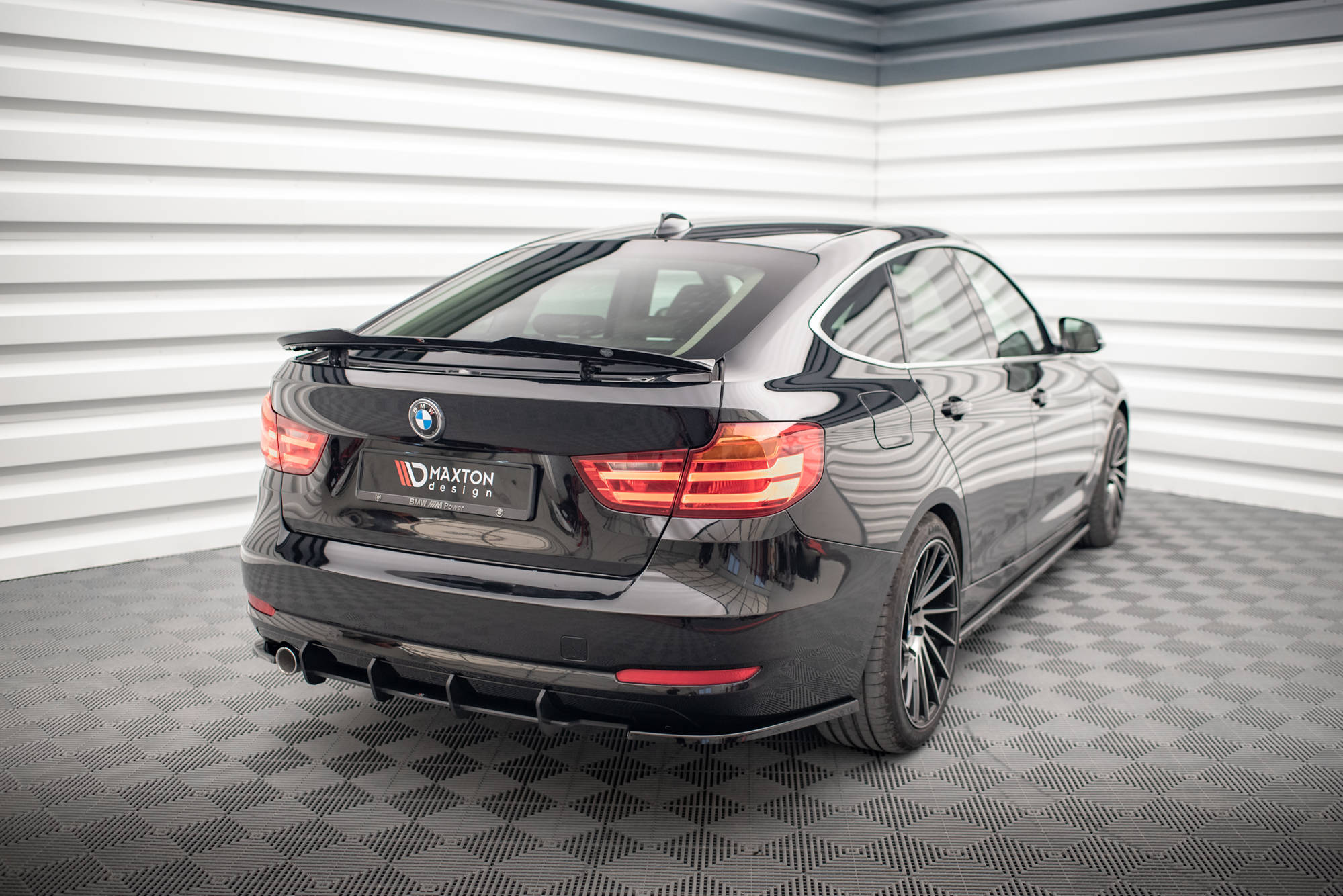 Maxton Design Heck Ansatz Flaps Diffusor passend für BMW 3er GT F34 schwarz Hochglanz