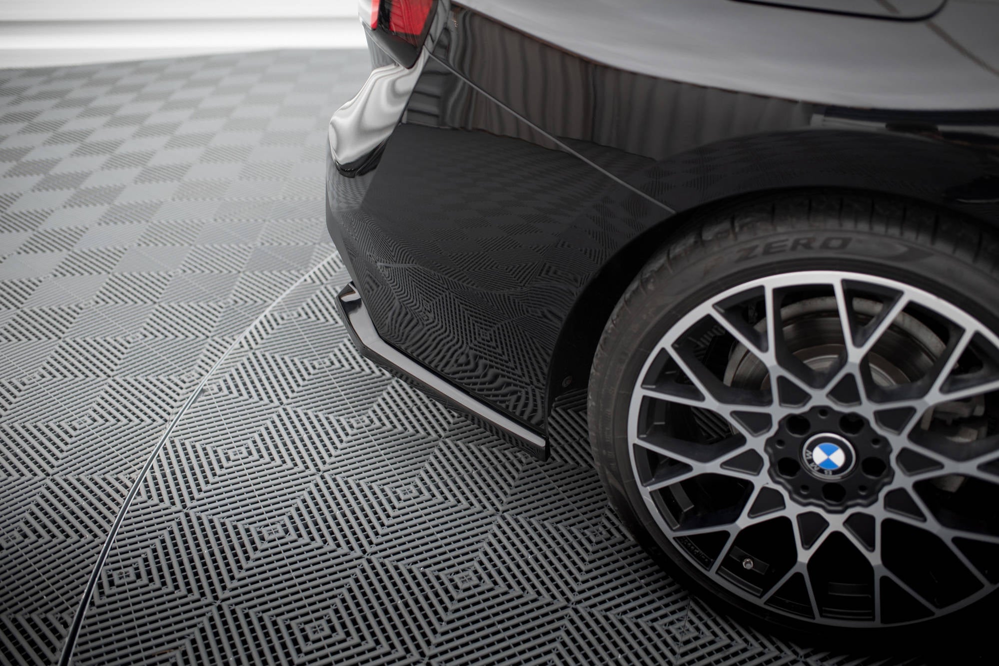 Maxton Design Heck Ansatz Flaps Diffusor V.1 passend für BMW 2 Coupe G42 schwarz Hochglanz
