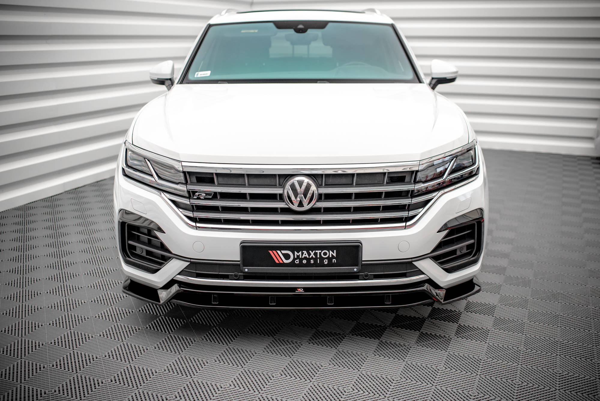 Maxton Design Street+ Spoilerlippe Front Ansatz passend für VW Touareg R-Line Mk3 schwarz Hochglanz