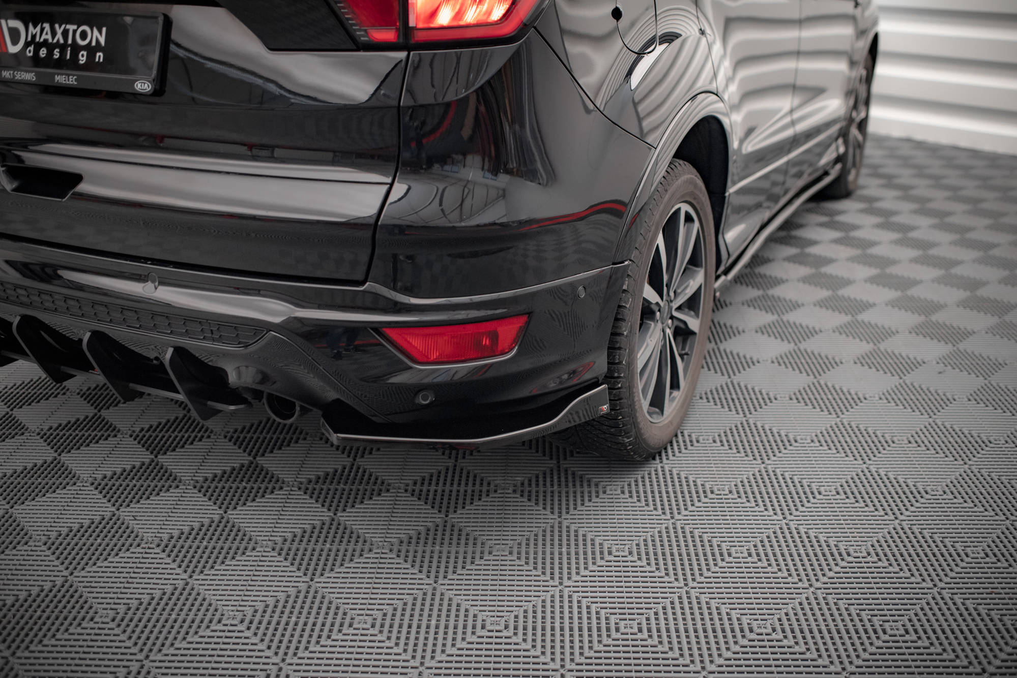 Maxton Design Heck Ansatz Flaps Diffusor passend für Ford Escape ST-Line Mk3 schwarz Hochglanz
