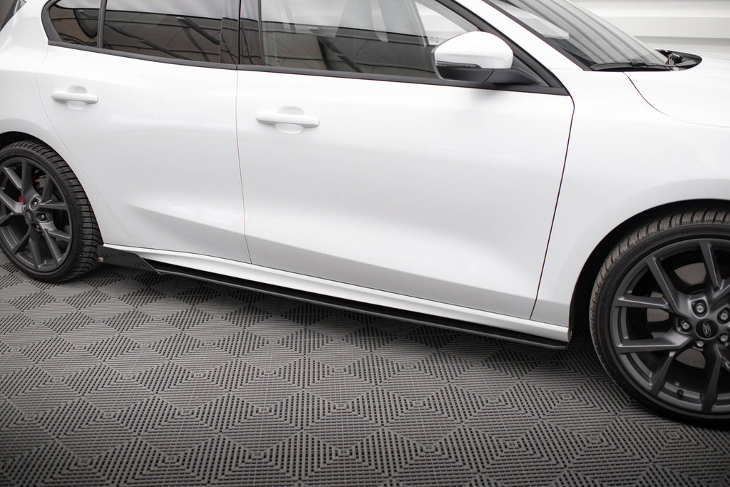 Maxton Design Street Pro Street+ Seitenschweller Leisten + Flaps passend für Ford Focus ST / ST-Line Mk4 schwarz Hochglanz