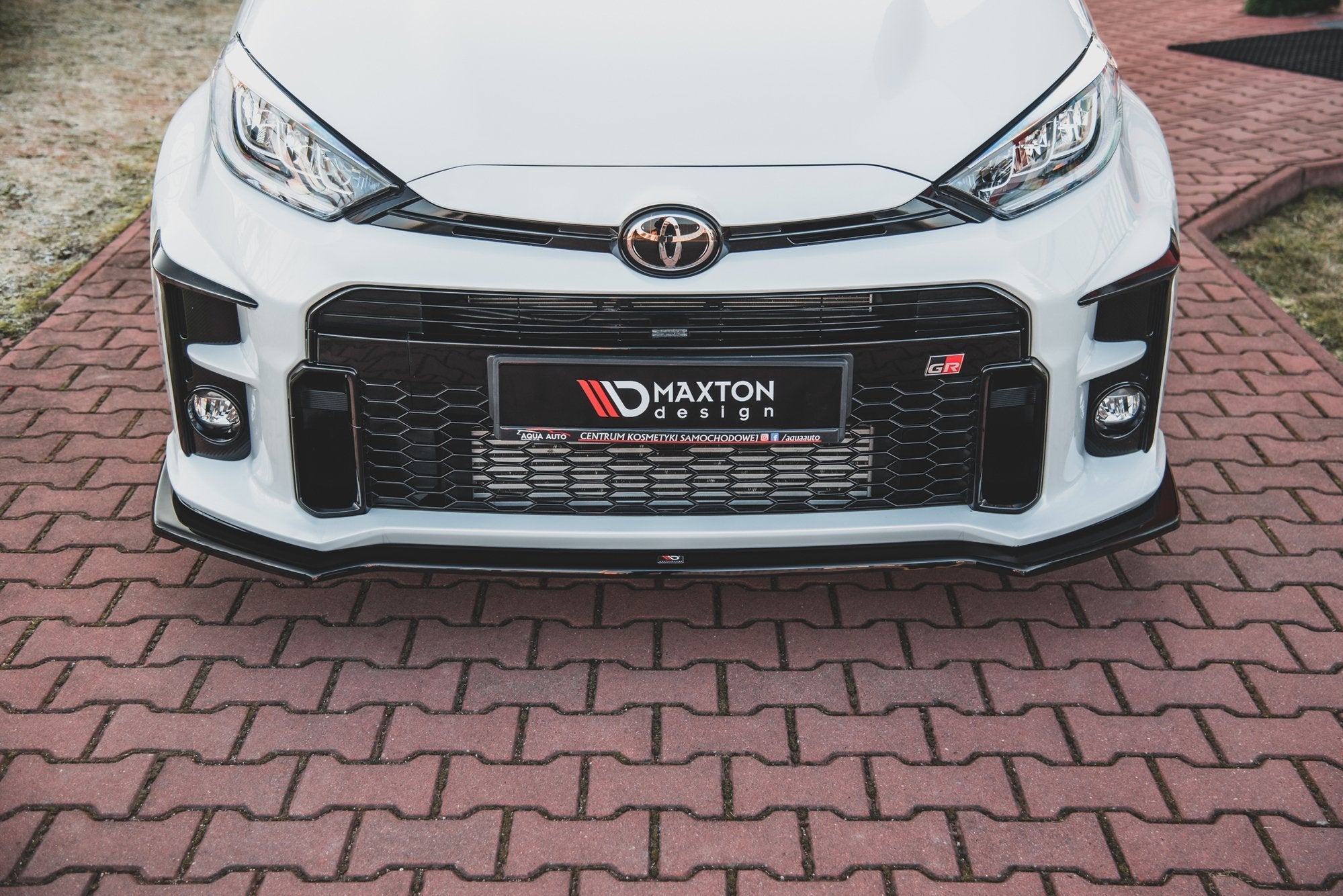 Maxton Design Street+ Spoilerlippe Front Ansatz V.1 passend für Toyota GR Yaris Mk4 schwarz Hochglanz
